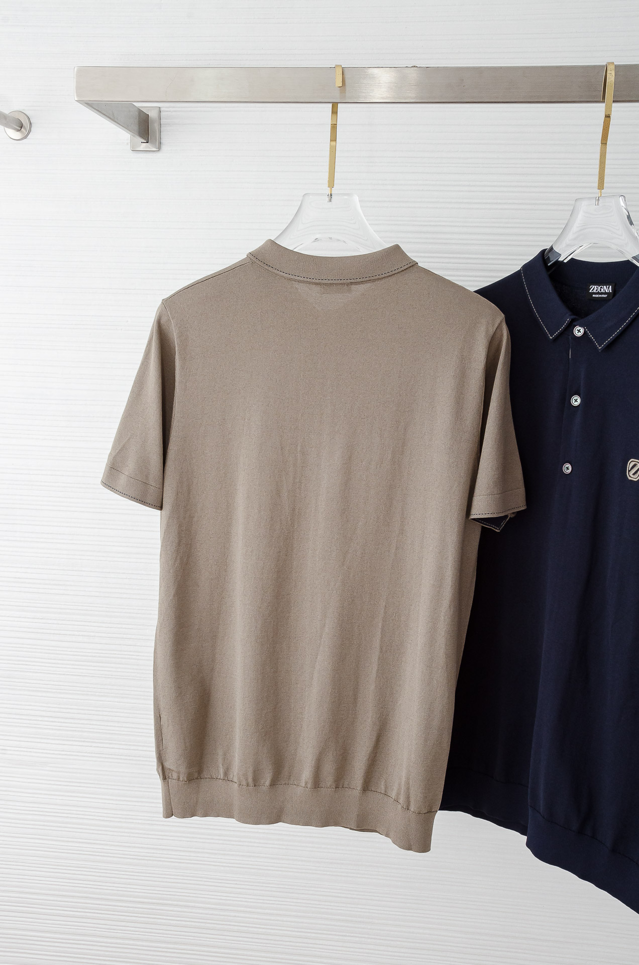 zeg#* na 2025ss春夏新品 男士针织翻领短袖衫！采用纤维超细与高弹的伊力特纱线织造而成，质感