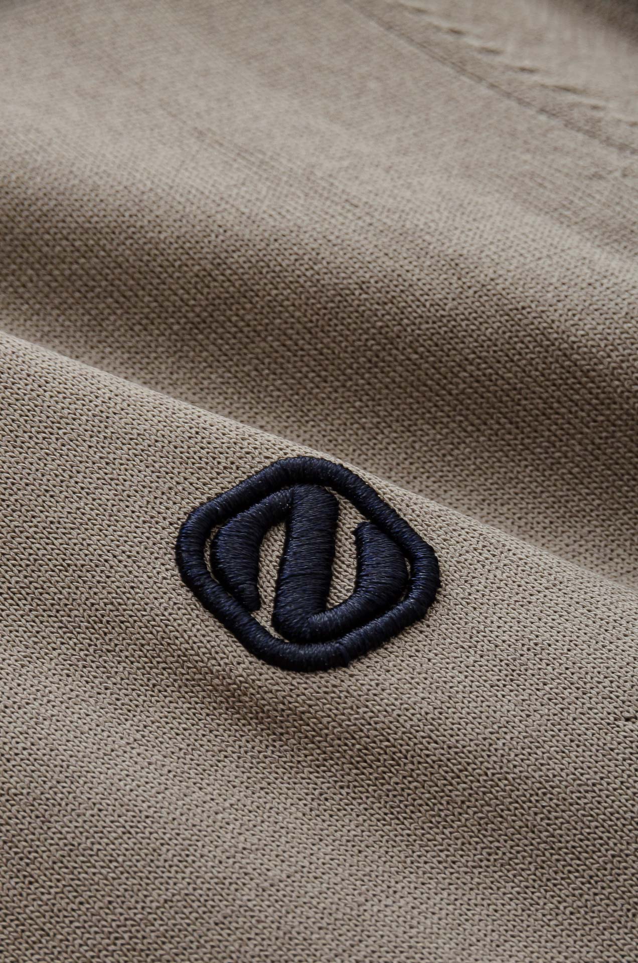 zeg#* na 2025ss春夏新品 男士针织翻领短袖衫！采用纤维超细与高弹的伊力特纱线织造而成，质感