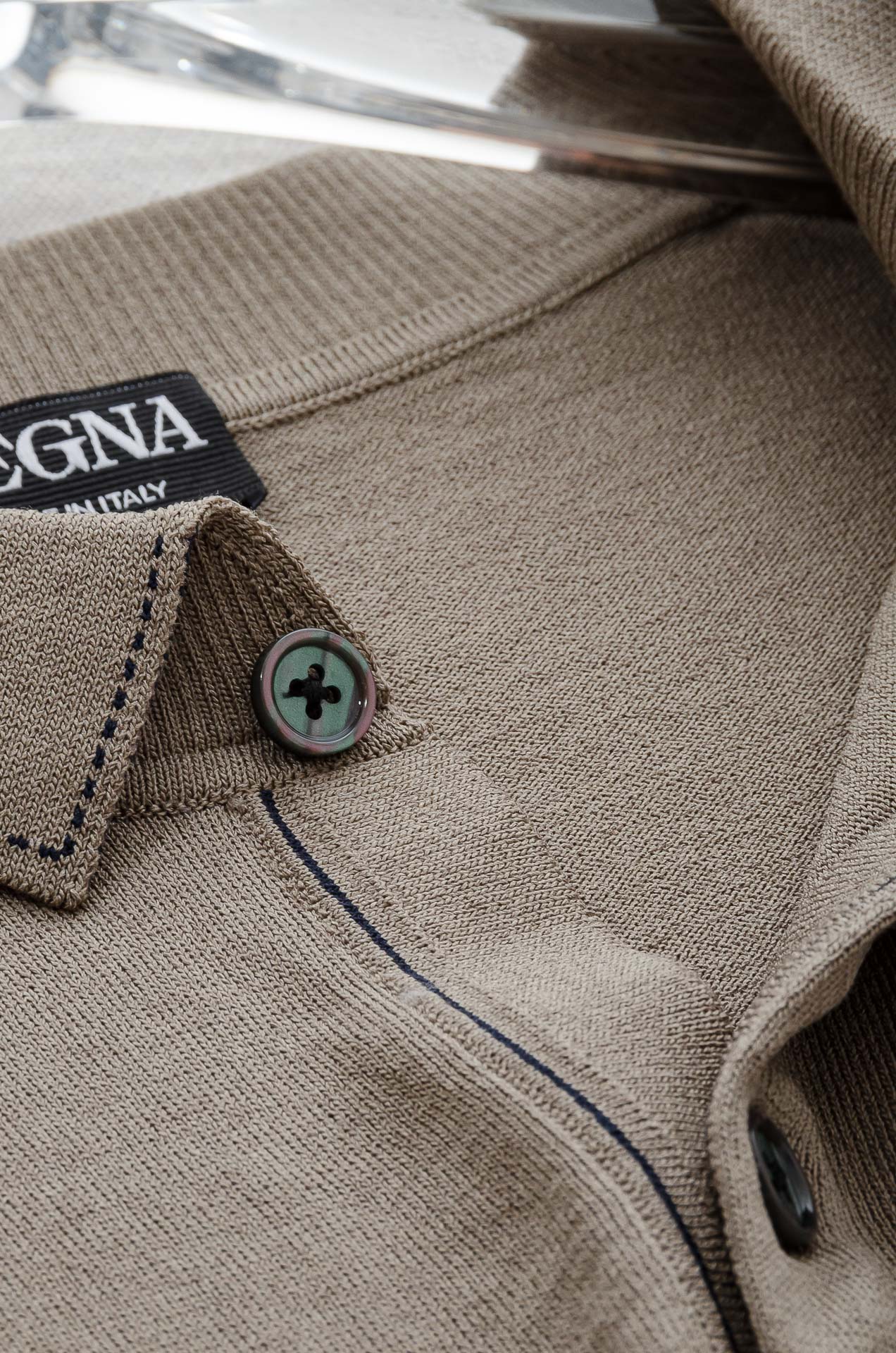 zeg#* na 2025ss春夏新品 男士针织翻领短袖衫！采用纤维超细与高弹的伊力特纱线织造而成，质感