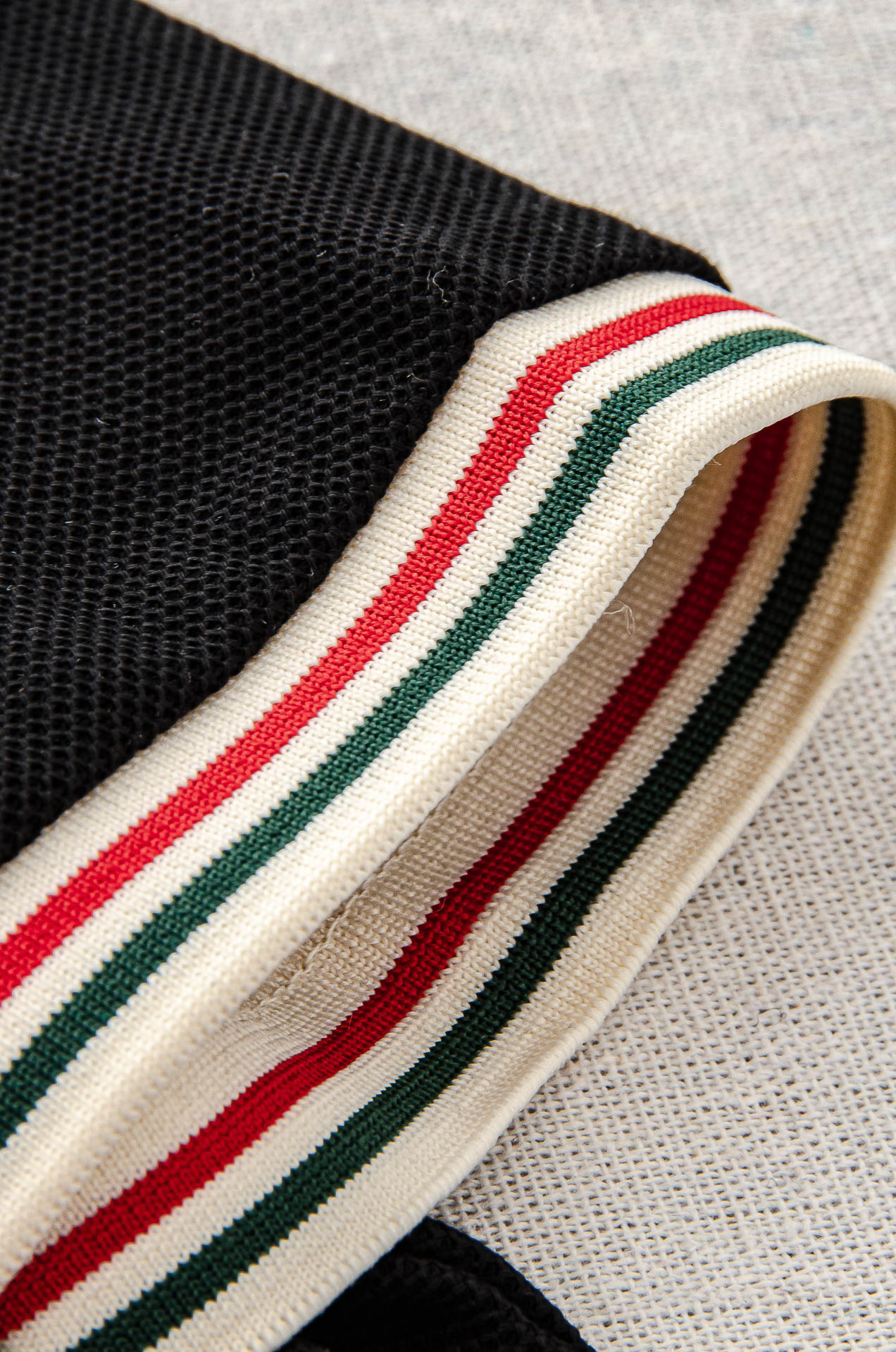 Gu#* cci 古/驰2025//男士商务休闲纯色翻领短袖POLO衫#客供进口100%珠地棉面料，甄选