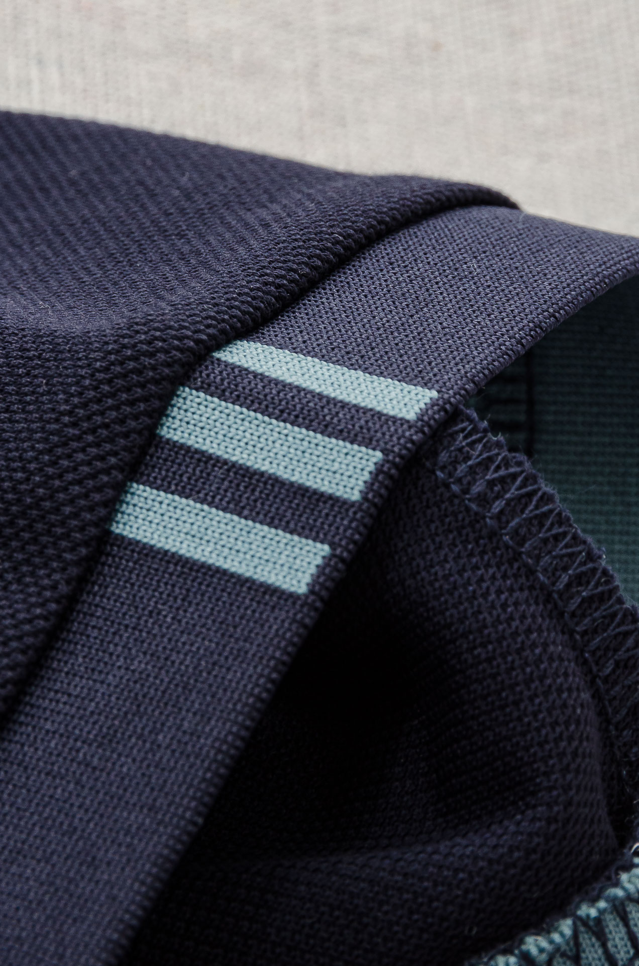 菲拉格慕 2025//男士商务休闲纯色翻领短袖POLO衫#客供进口100%珠地棉面料，甄选上等长绒棉花原