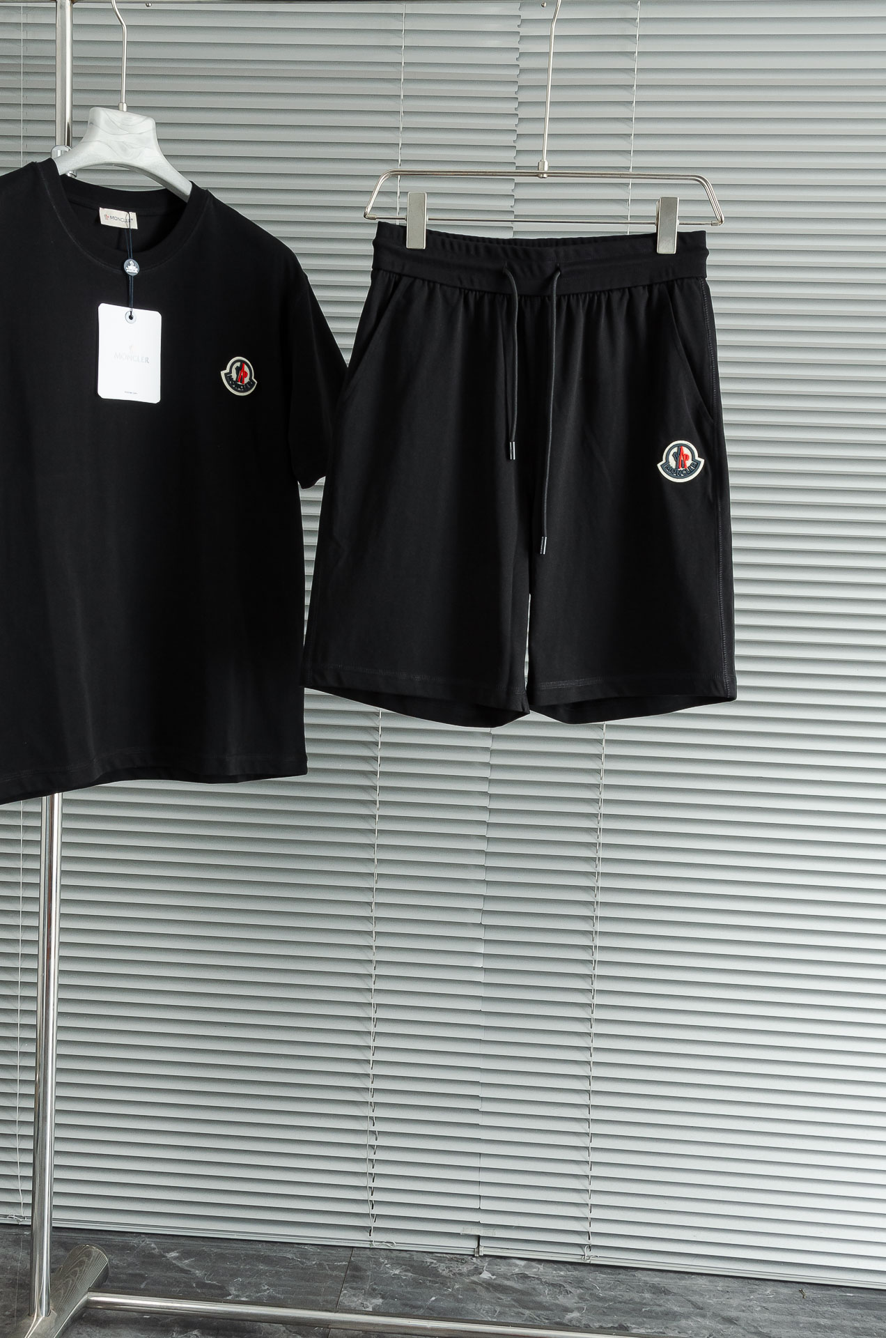 Moncler 2025 Spring Summer Logo Cotton Shorts: Recreational Form with Gold Brand Logo