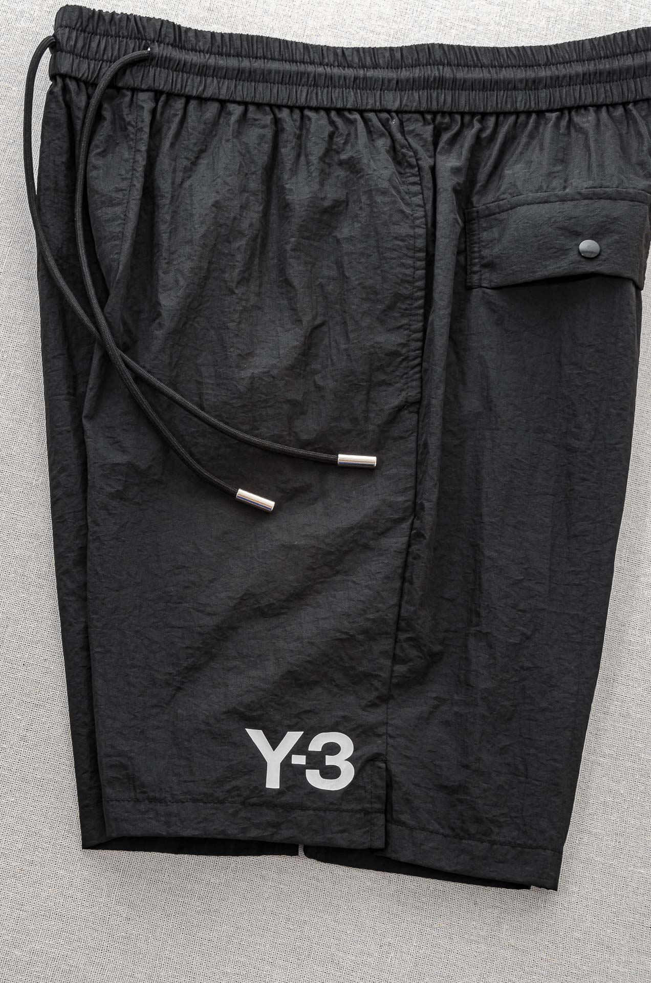 Y-3 Ice Snylon Shorts: Lightweight, Breathable, Customized Fabric for Summer Comfort - 图片 3