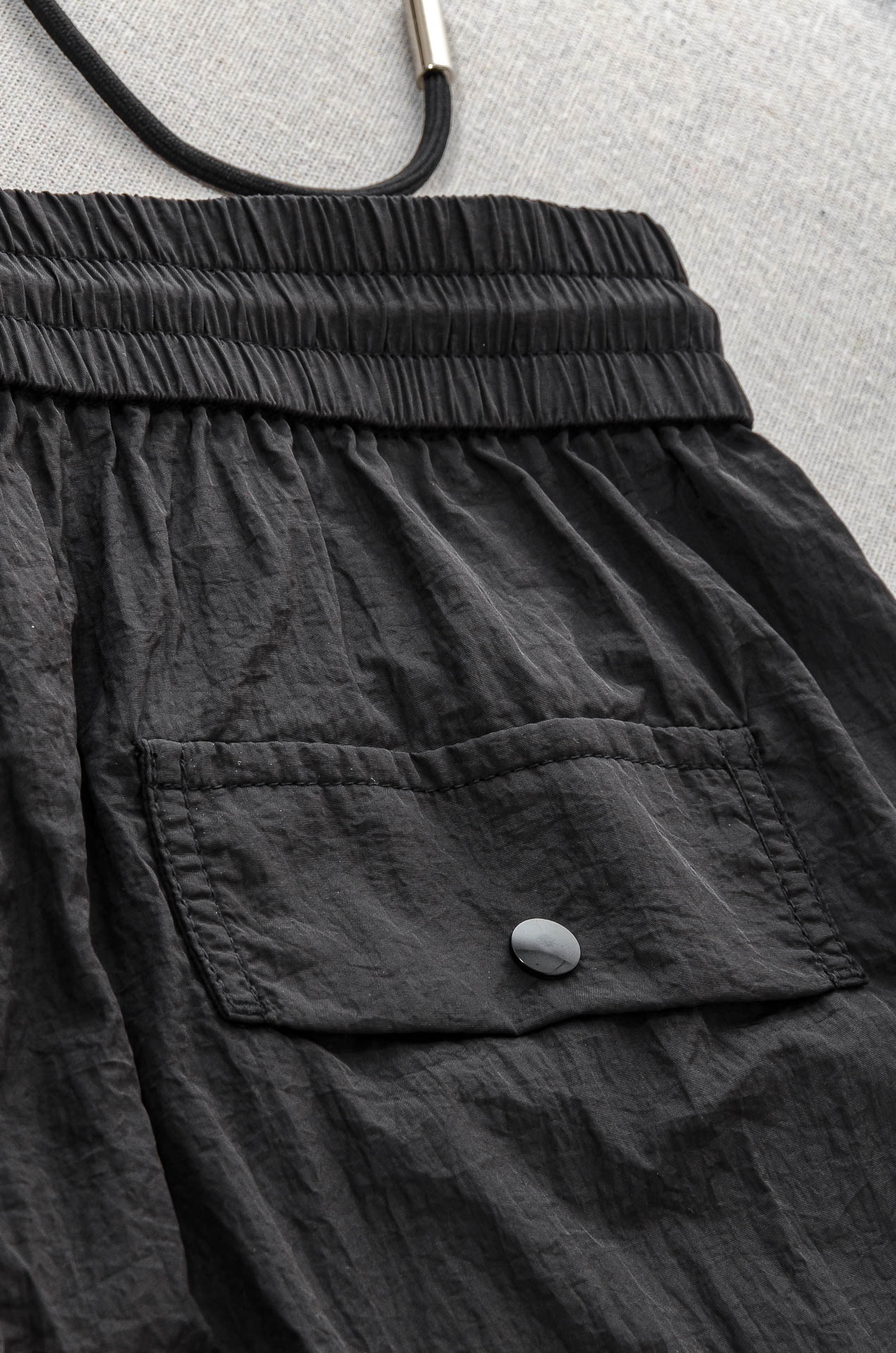 Y-3 Ice Snylon Shorts: Lightweight, Breathable, Customized Fabric for Summer Comfort - 图片 8