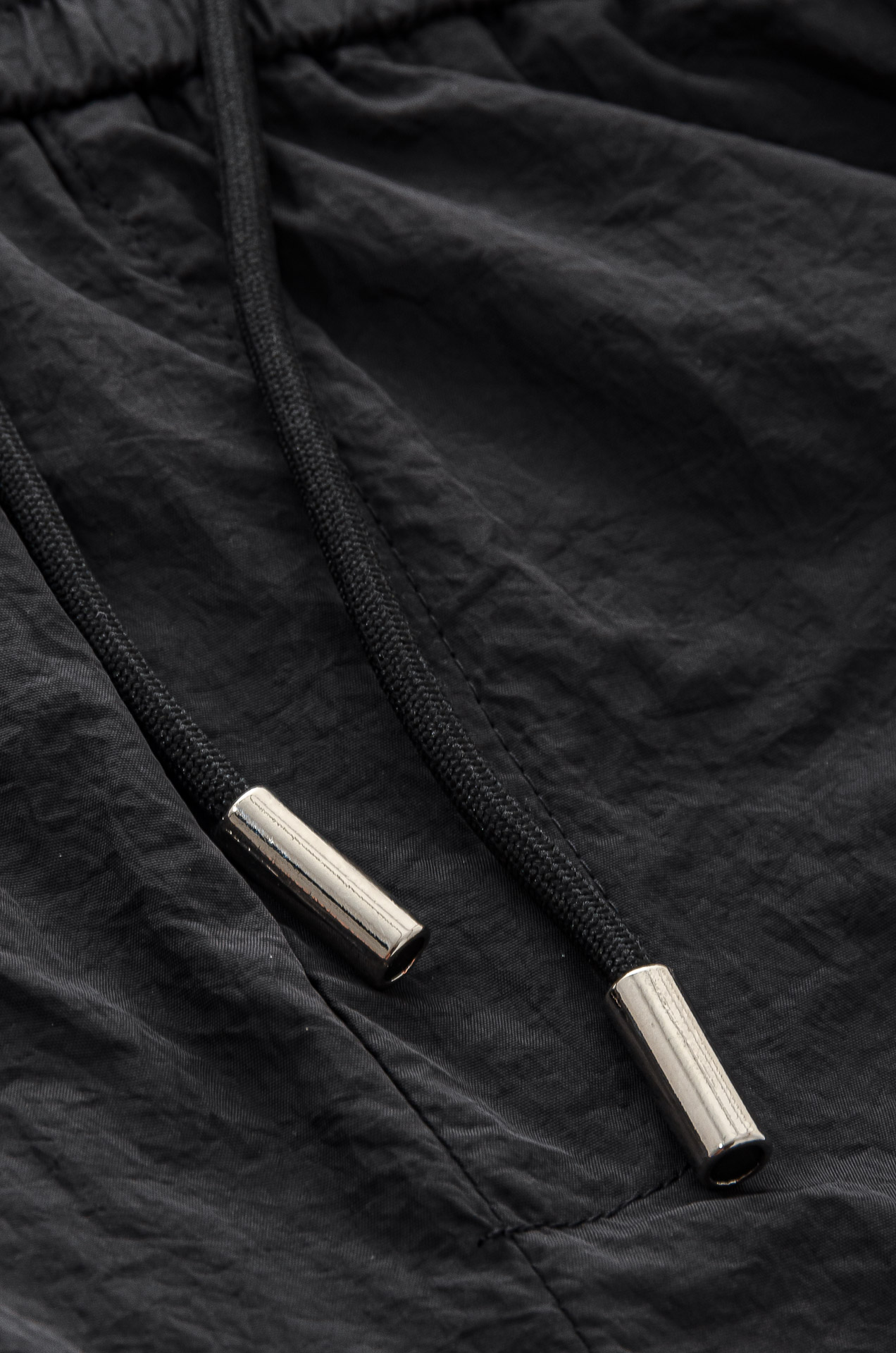 Y-3 Ice Snylon Shorts: Lightweight, Breathable, Customized Fabric for Summer Comfort - 图片 9
