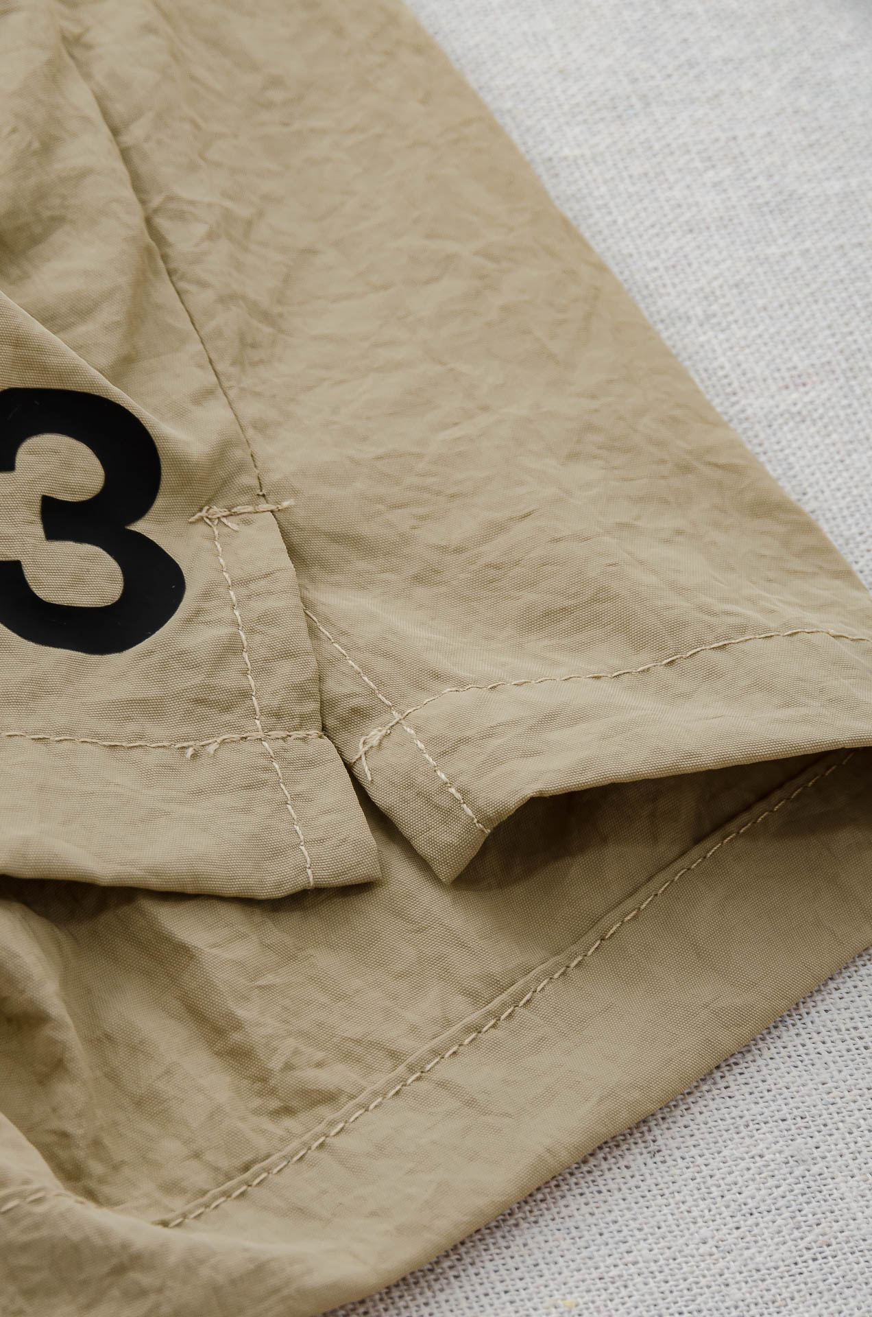 Y-3/25 Ice Snylon Shorts: Lightweight, Breathable, Customized Fabric for Summer Style - 图片 5