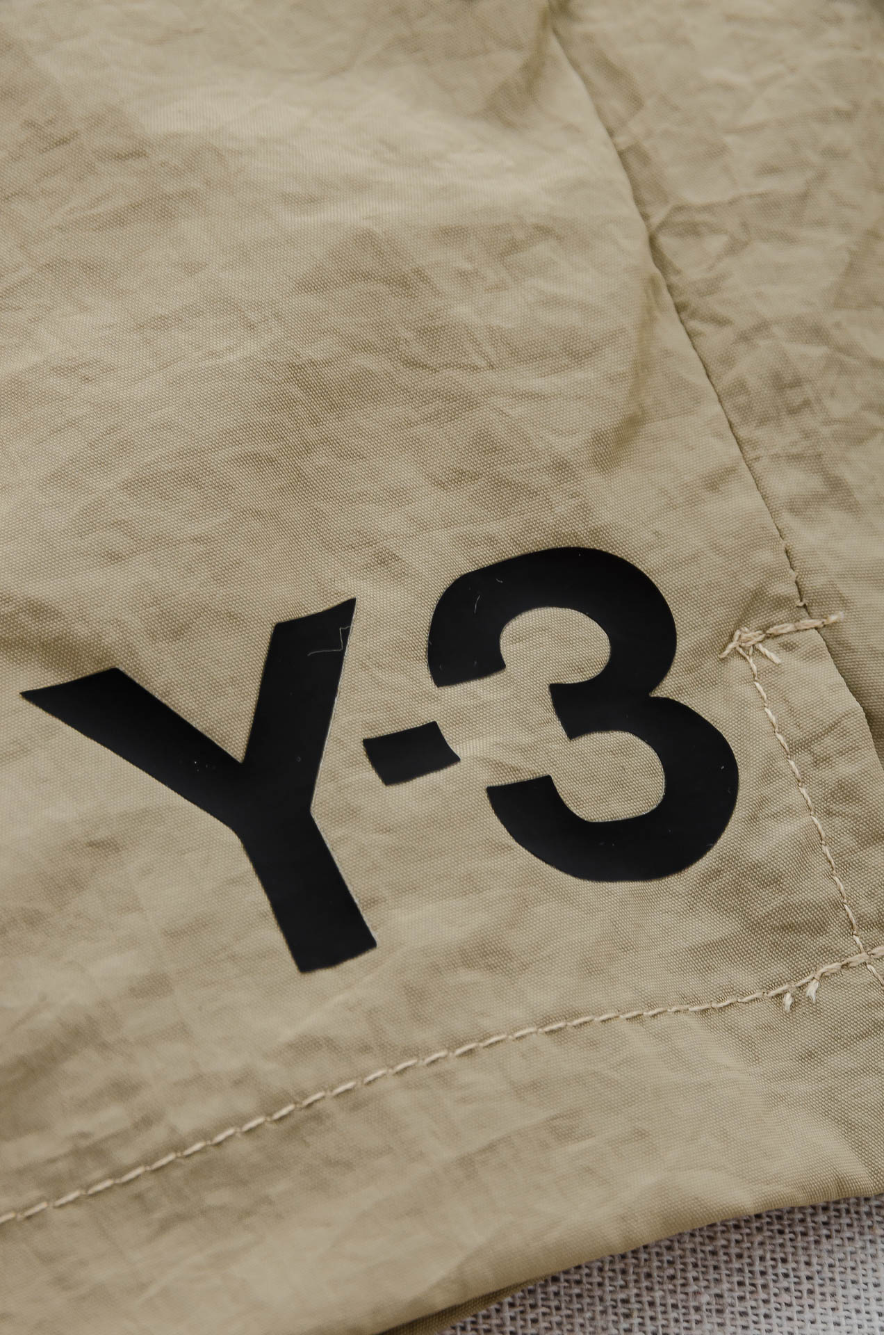 Y-3/25 Ice Snylon Shorts: Lightweight, Breathable, Customized Fabric for Summer Style - 图片 4