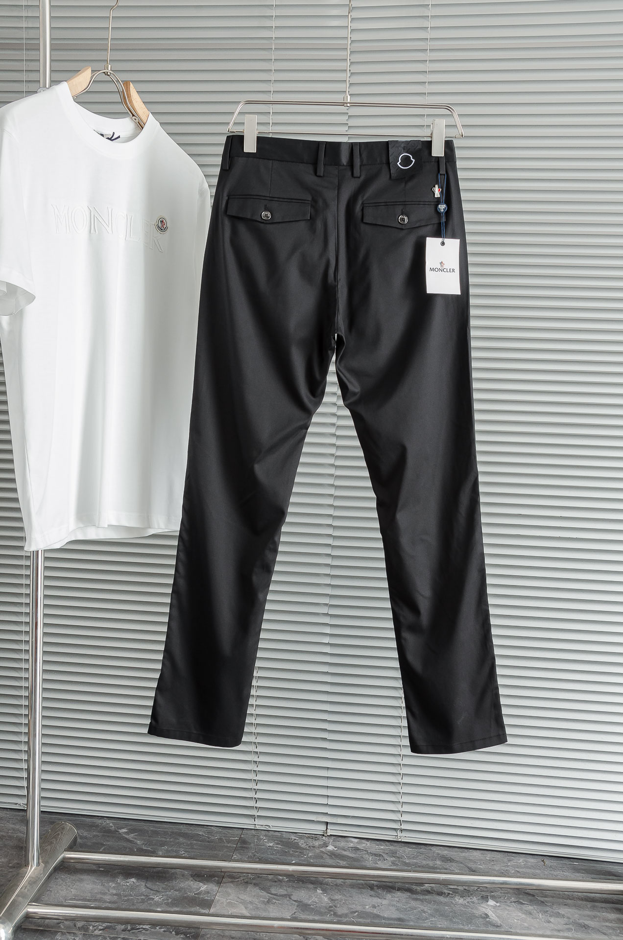 Luxurious Moncler Men’s Shorts: Simple, Stylish, High Quality, Perfect for Business and Leisure. - 图片 2