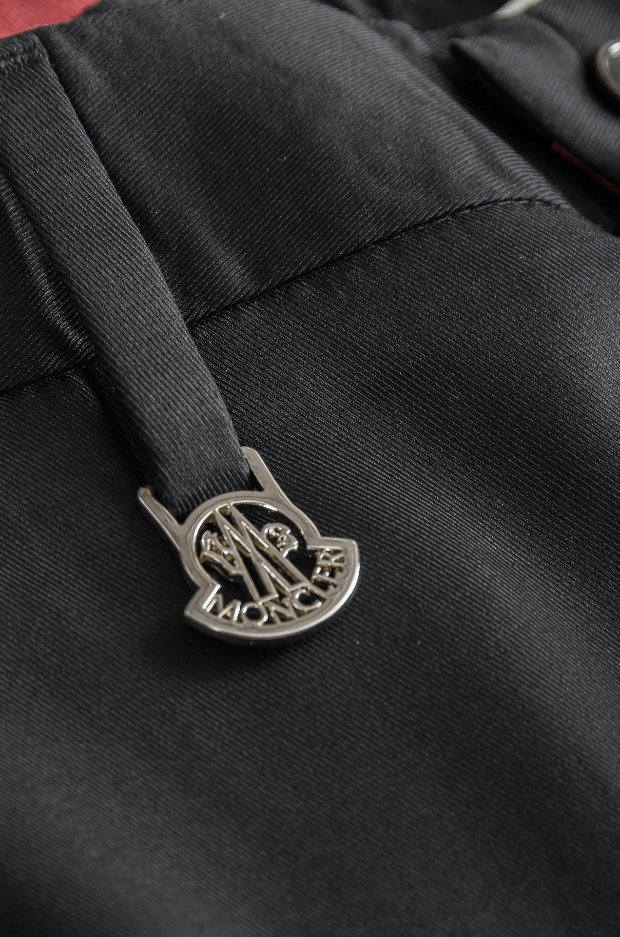 Luxurious Moncler Men’s Shorts: Simple, Stylish, High Quality, Perfect for Business and Leisure. - 图片 5