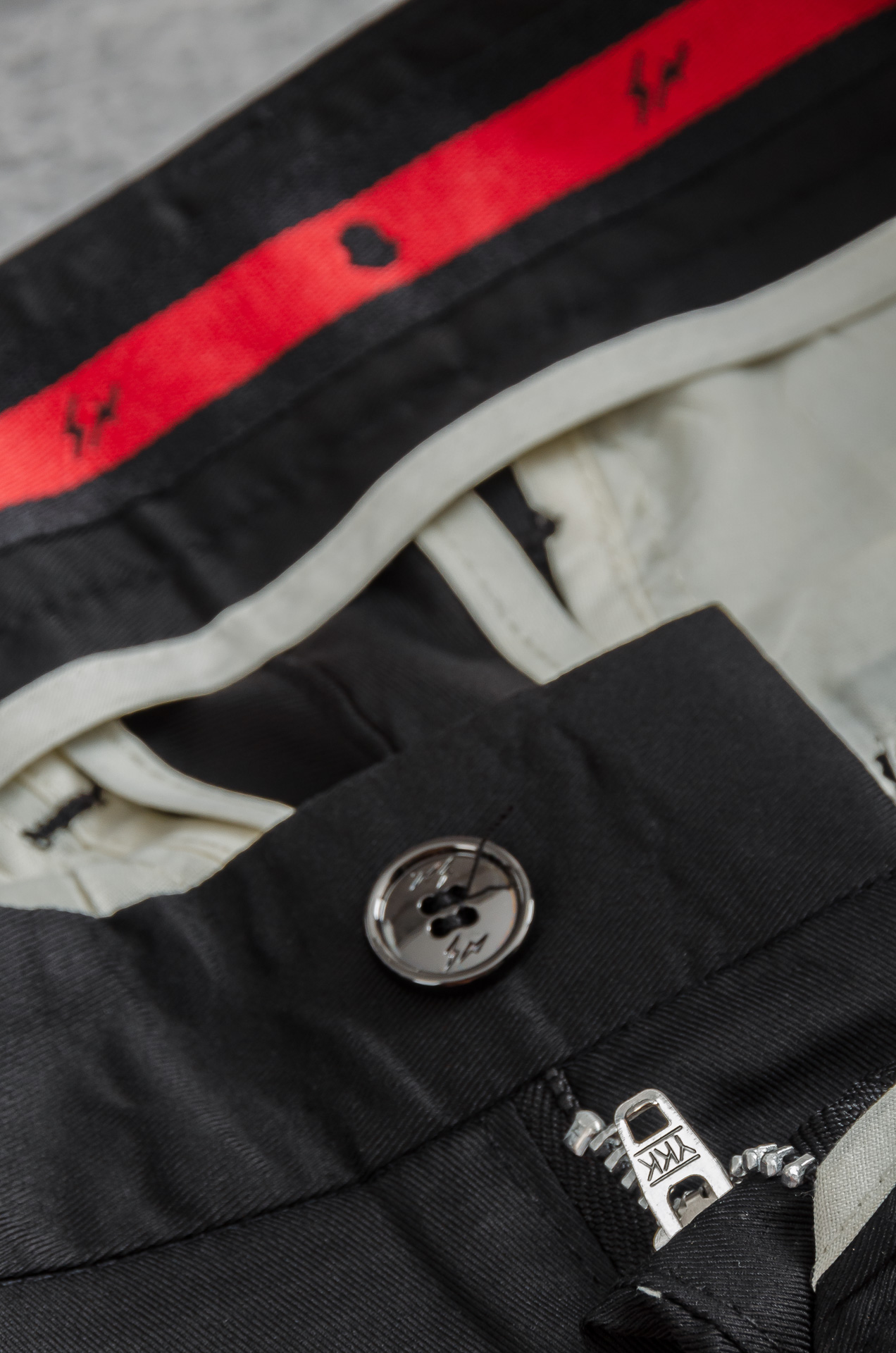 Luxurious Moncler Men’s Shorts: Simple, Stylish, High Quality, Perfect for Business and Leisure. - 图片 7