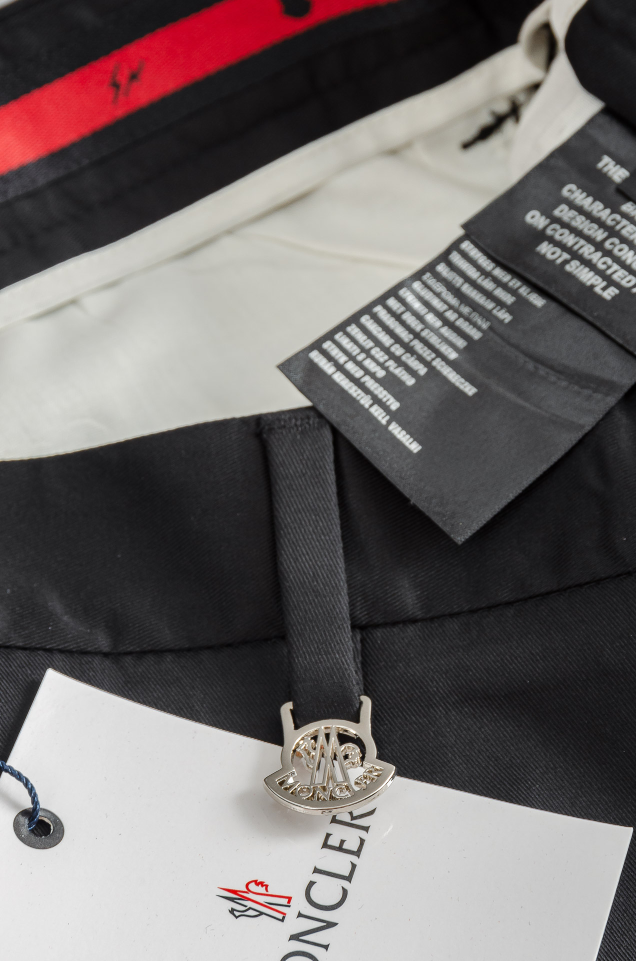 Luxurious Moncler Men’s Shorts: Simple, Stylish, High Quality, Perfect for Business and Leisure. - 图片 8