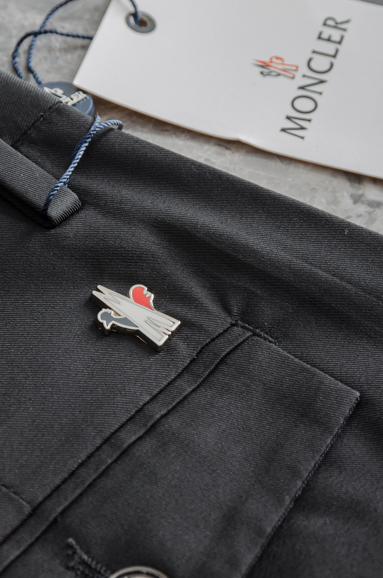 Luxurious Moncler Men’s Shorts: Simple, Stylish, High Quality, Perfect for Business and Leisure. - 图片 9