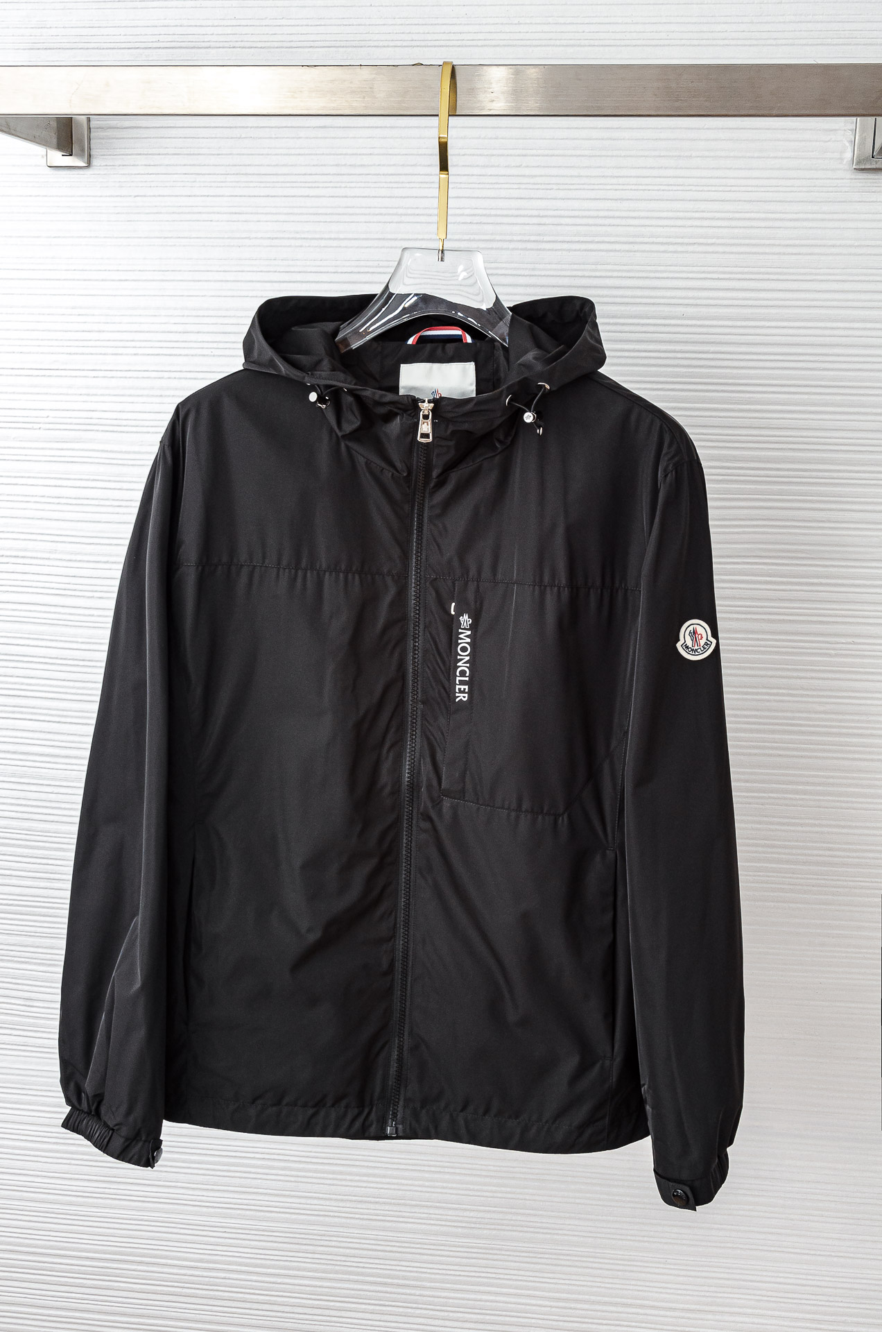 MONCLER 蒙口2025春季新品，连帽防水夹克外套，同步官网发售！原厂代工出品，该款夹克外层超柔聚酯