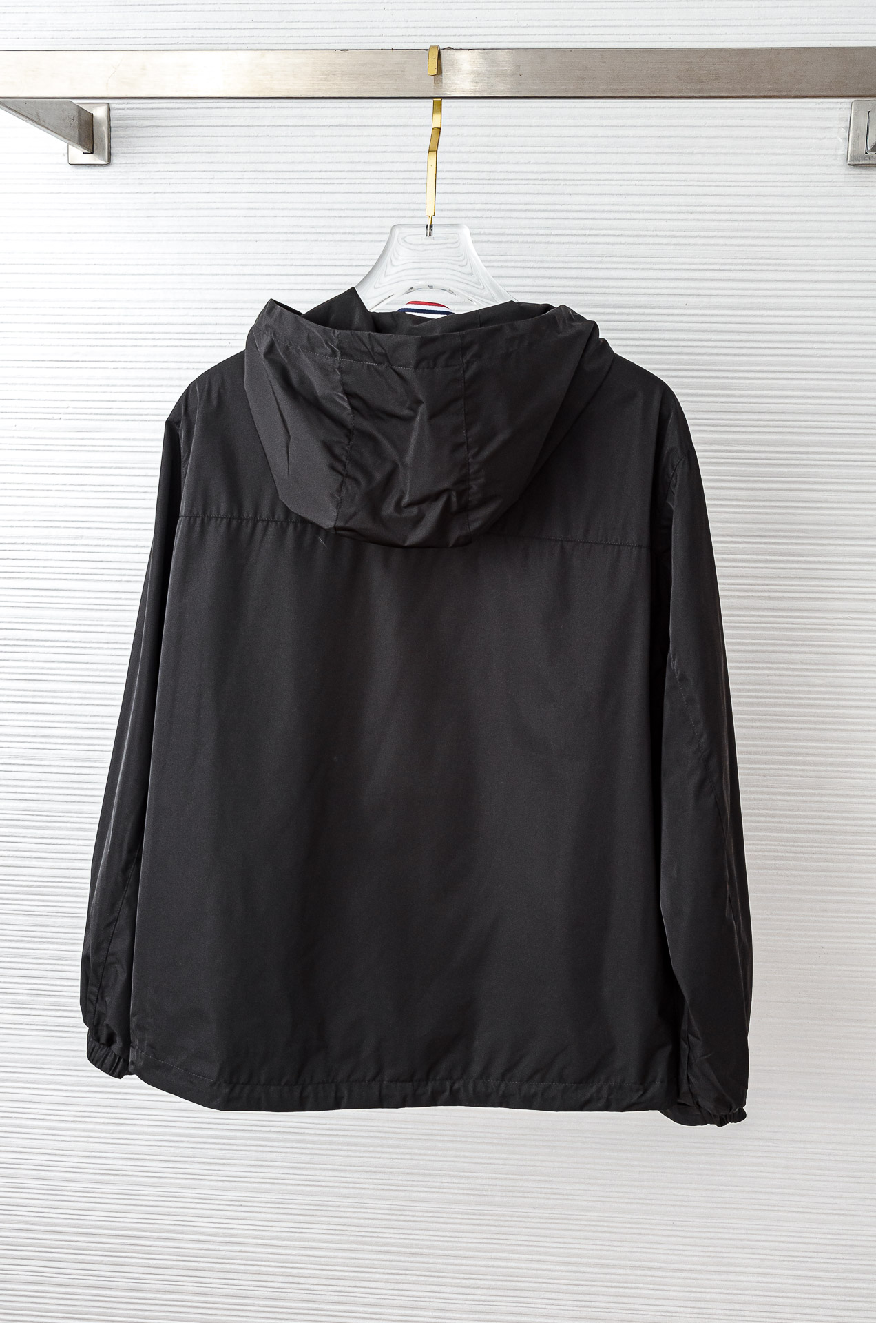 MONCLER 蒙口2025春季新品，连帽防水夹克外套，同步官网发售！原厂代工出品，该款夹克外层超柔聚酯