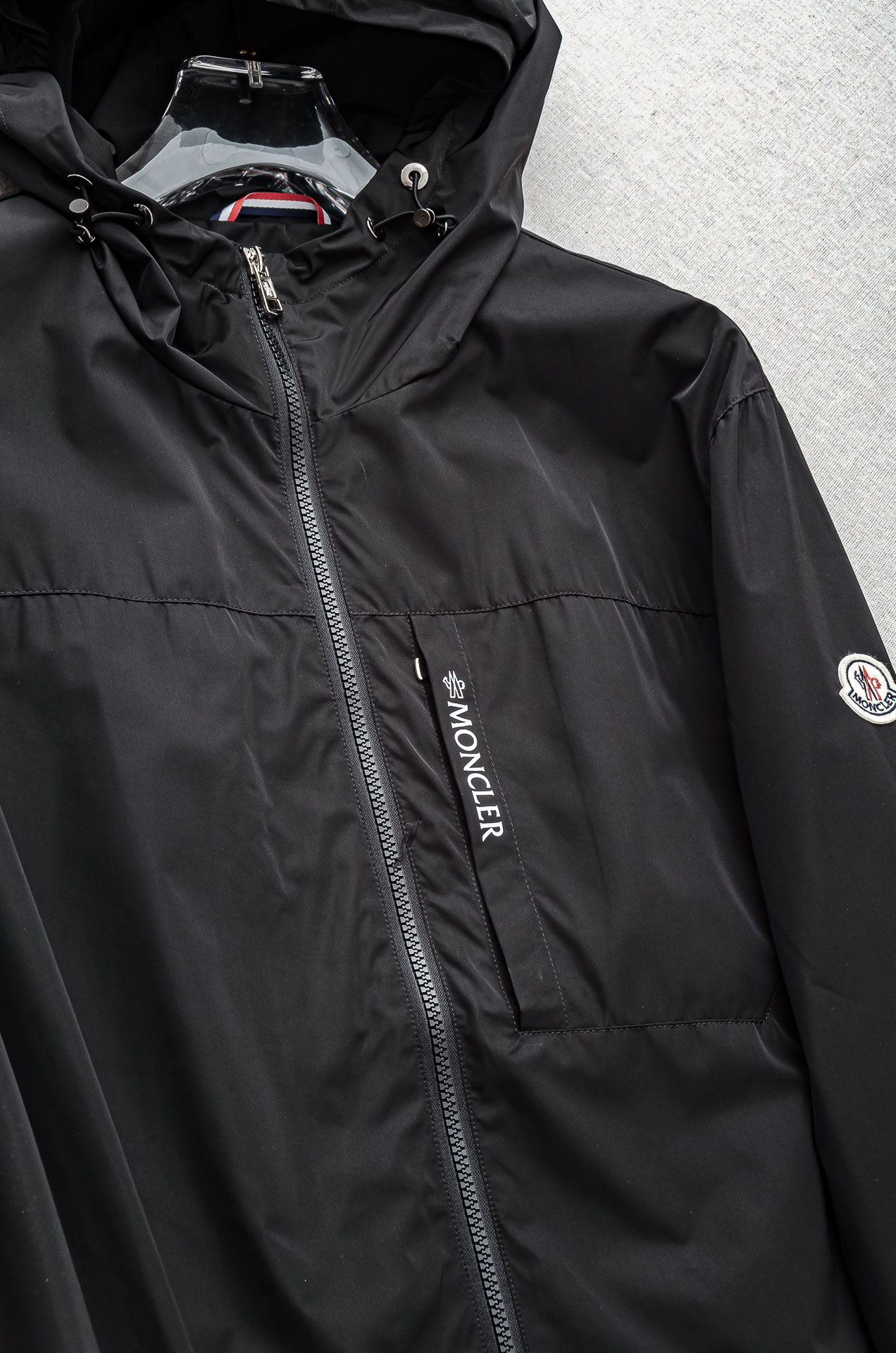 MONCLER 蒙口2025春季新品，连帽防水夹克外套，同步官网发售！原厂代工出品，该款夹克外层超柔聚酯