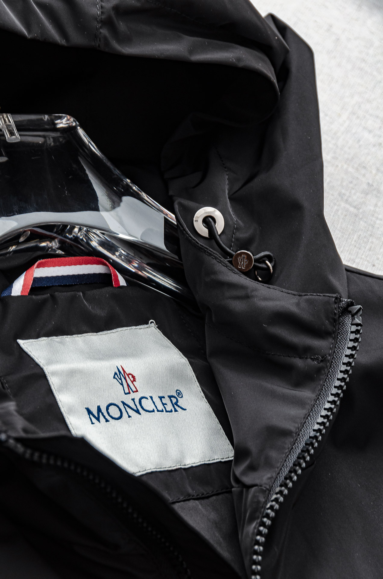 MONCLER 蒙口2025春季新品，连帽防水夹克外套，同步官网发售！原厂代工出品，该款夹克外层超柔聚酯