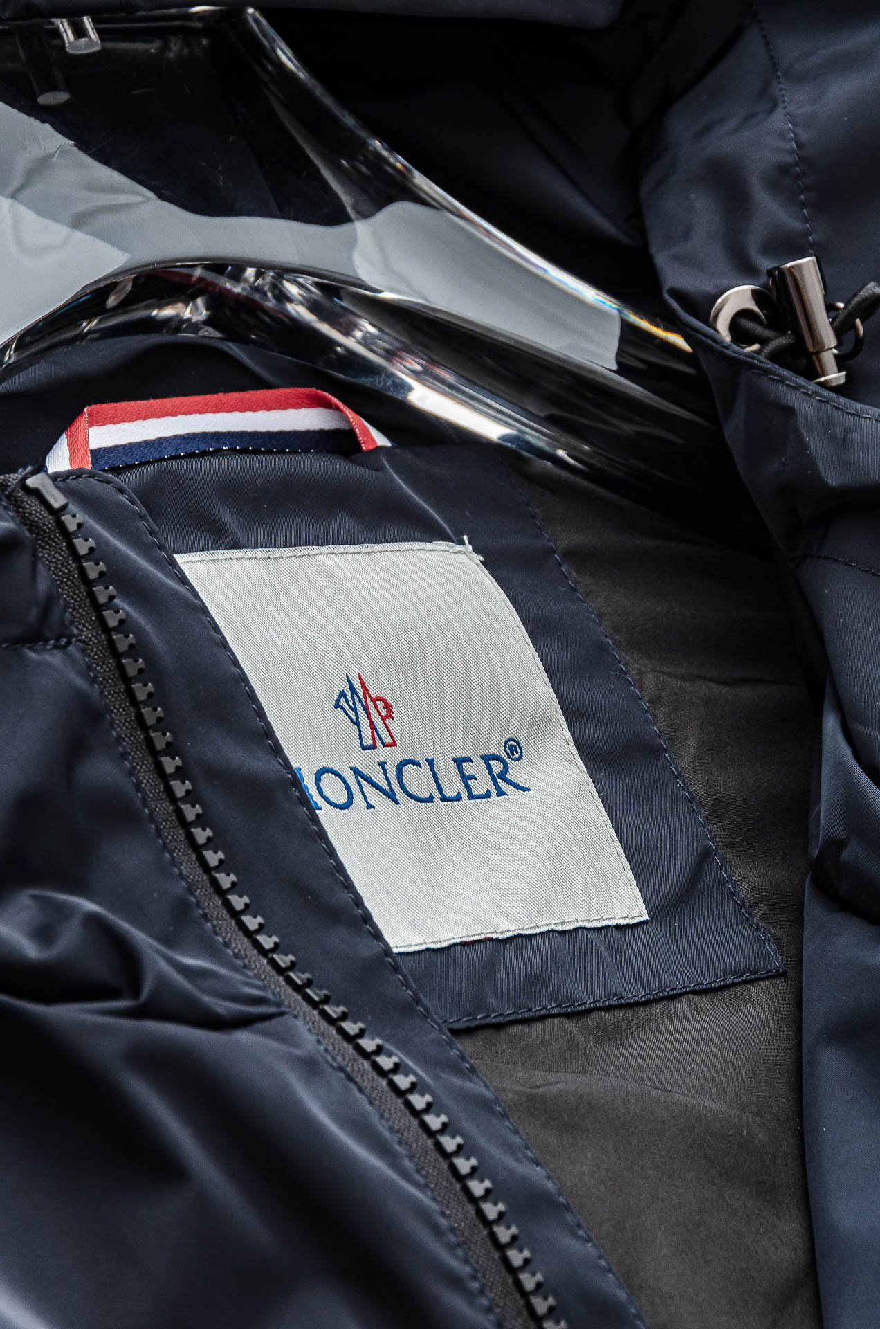 MONCLER 蒙口2025秋冬新品，连帽防水夹克外套，同步官网发售！原厂代工出品，该款夹克外层超柔聚酯