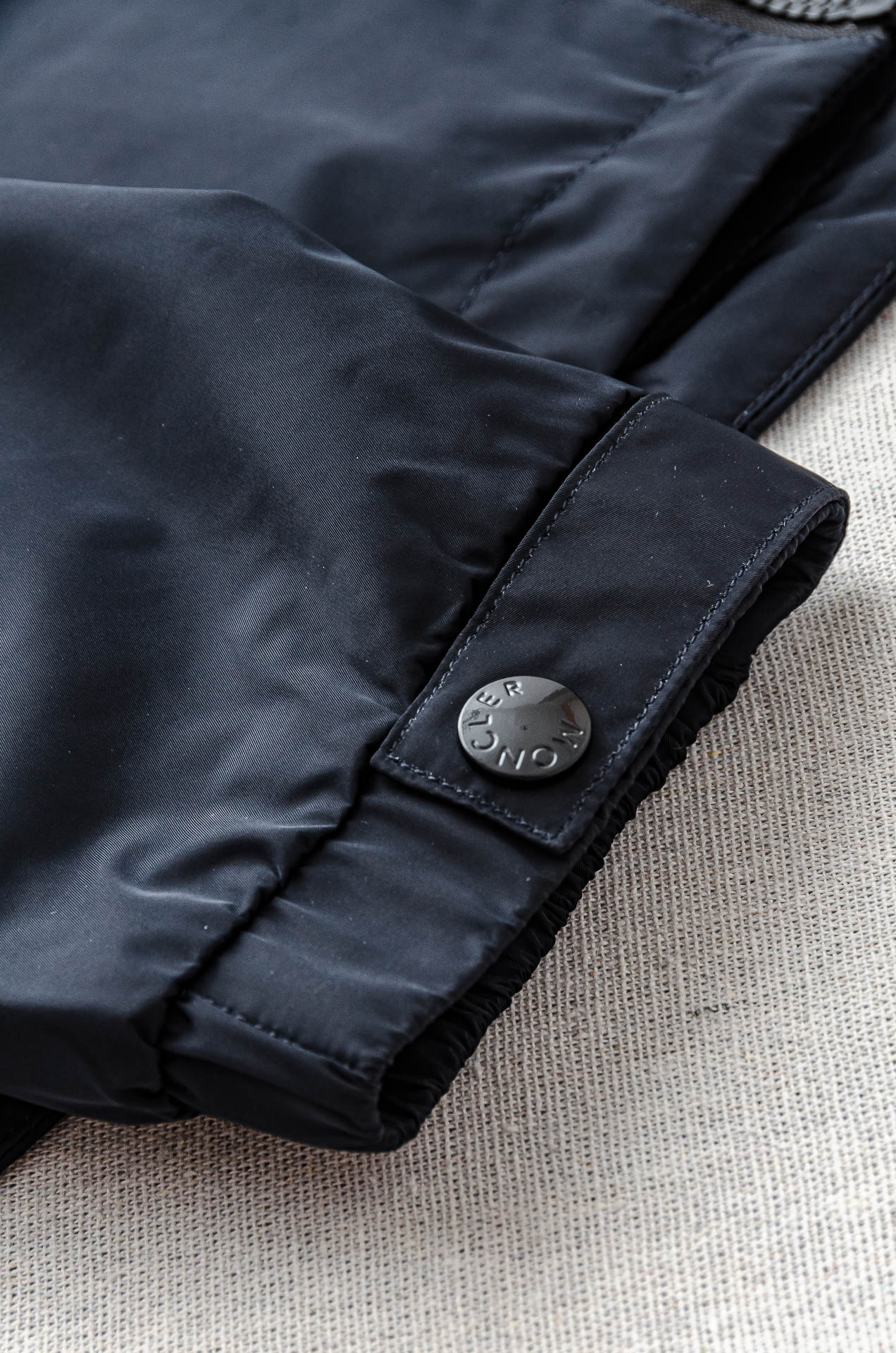 MONCLER 蒙口2025秋冬新品，连帽防水夹克外套，同步官网发售！原厂代工出品，该款夹克外层超柔聚酯