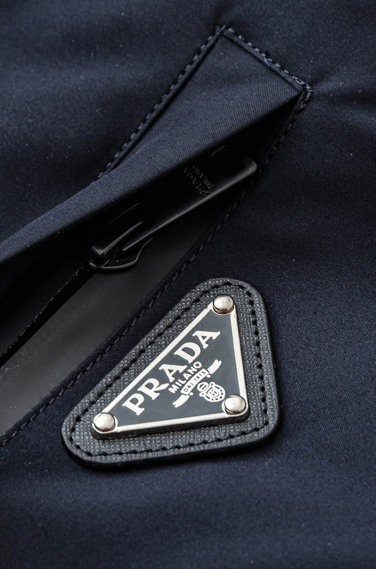 Pra*da 普拉达2025秋冬新品，可拆卸连帽防水夹克外套，同步官网发售！原厂代工出品，该款夹克外层超