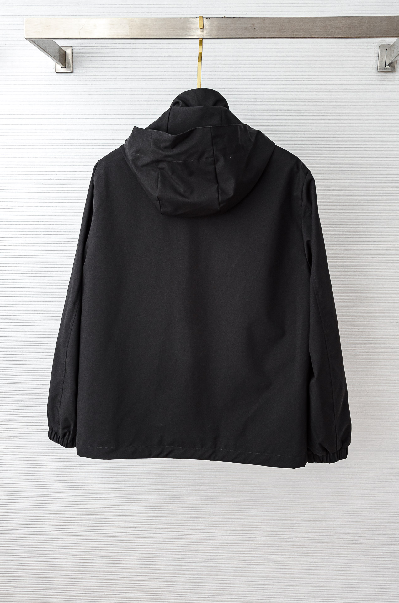 Pra*da 普拉达2025秋冬新品，可拆卸连帽防水夹克外套，同步官网发售！原厂代工出品，该款夹克外层超