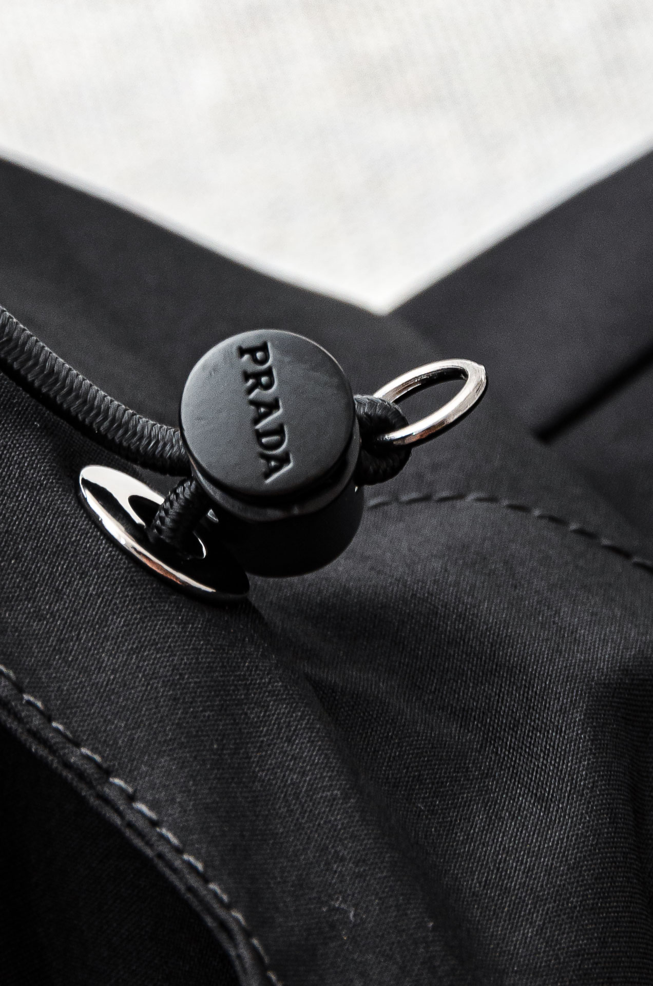 Pra*da 普拉达2025秋冬新品，可拆卸连帽防水夹克外套，同步官网发售！原厂代工出品，该款夹克外层超