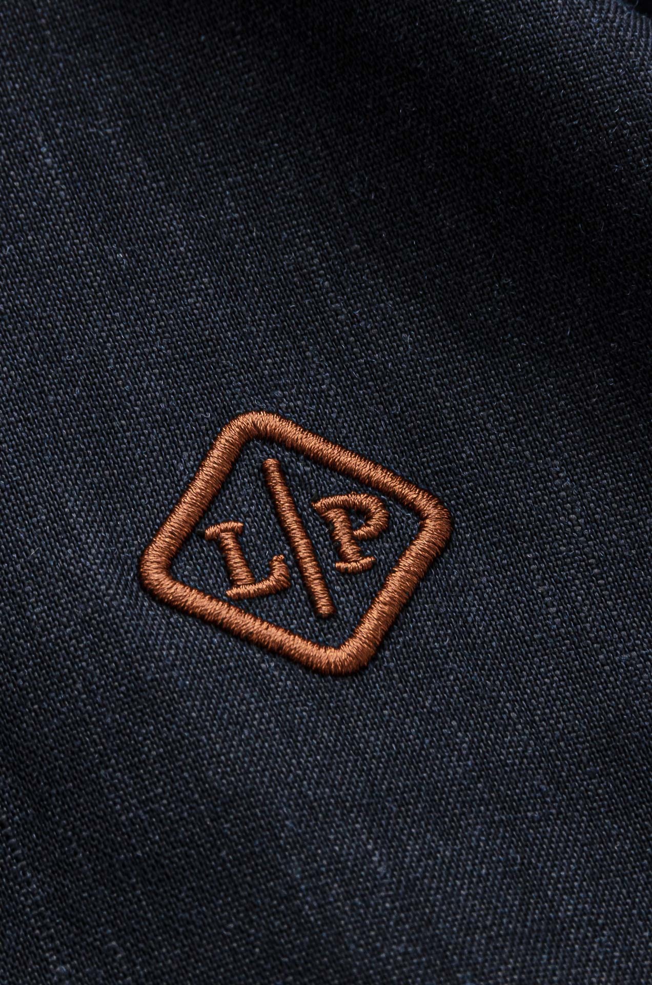 。
lp。 ss客供进口亚麻混纺被誉为会呼吸的面料👍🏻 松紧腰宽松立体裁剪男士舒适宽松长裤+短袖 套装
