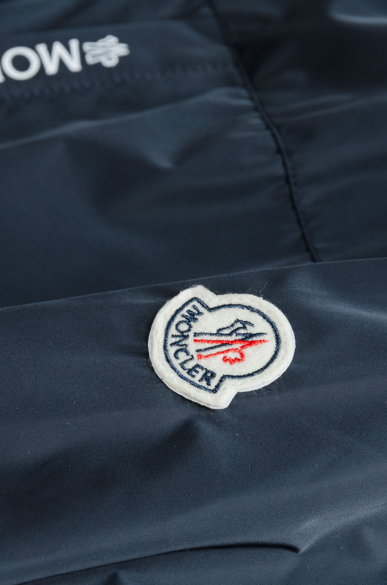 MONCLER 蒙口2025新品，连帽防水夹克外套，同步官网发售！原厂代工出品，该款夹克外层超柔聚酯纤维