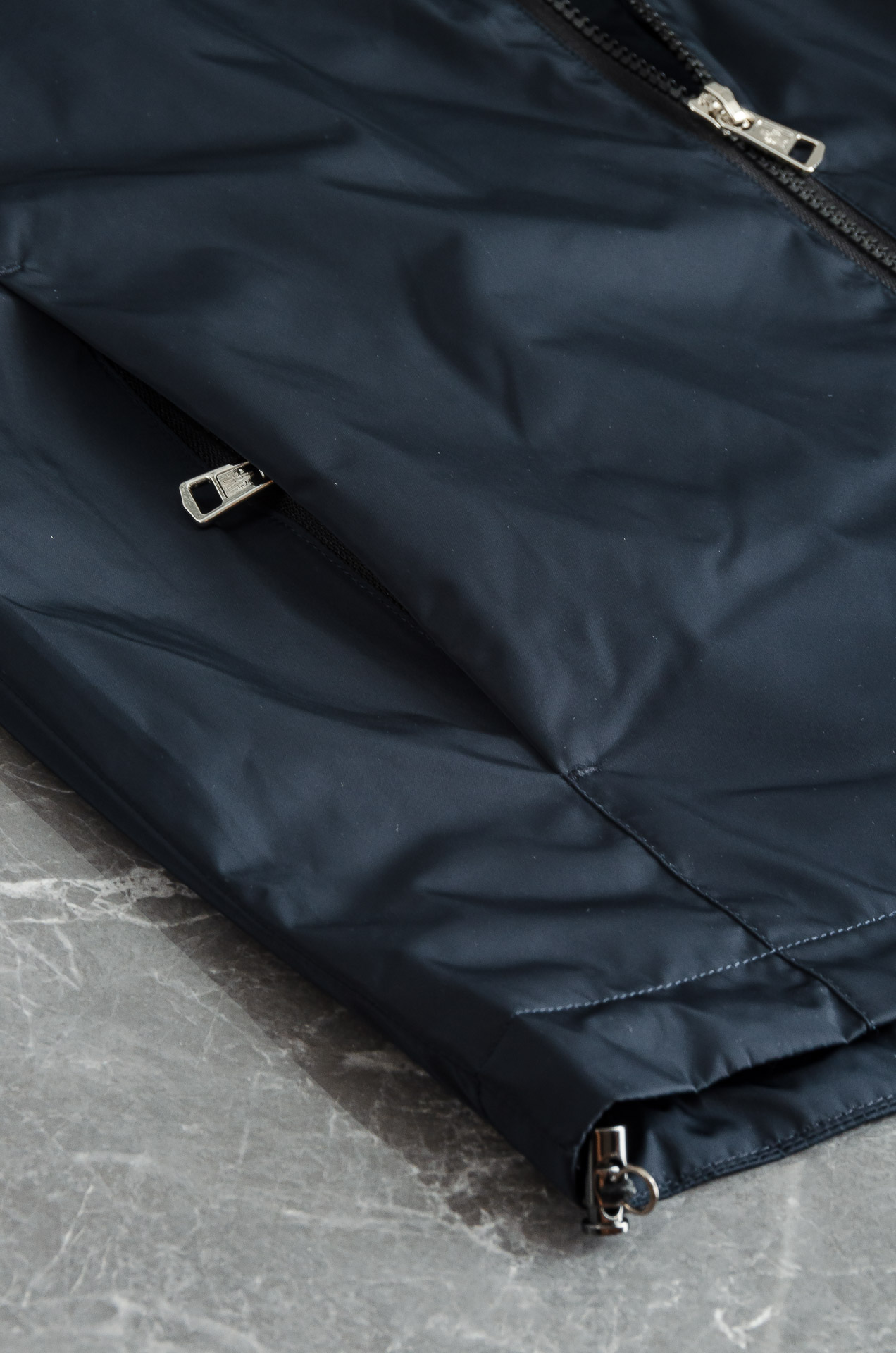 MONCLER 蒙口2025新品，连帽防水夹克外套，同步官网发售！原厂代工出品，该款夹克外层超柔聚酯纤维