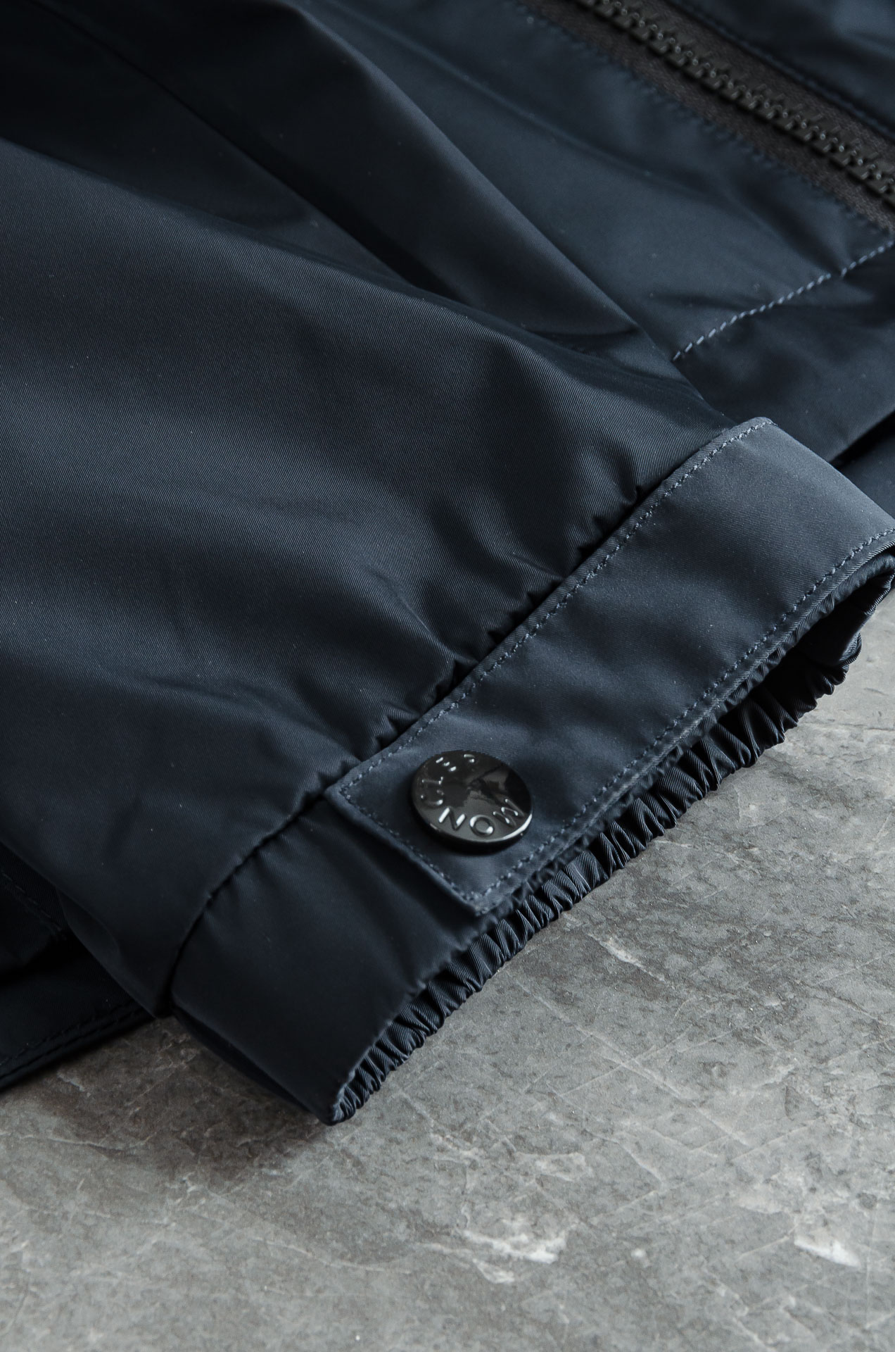 MONCLER 蒙口2025新品，连帽防水夹克外套，同步官网发售！原厂代工出品，该款夹克外层超柔聚酯纤维