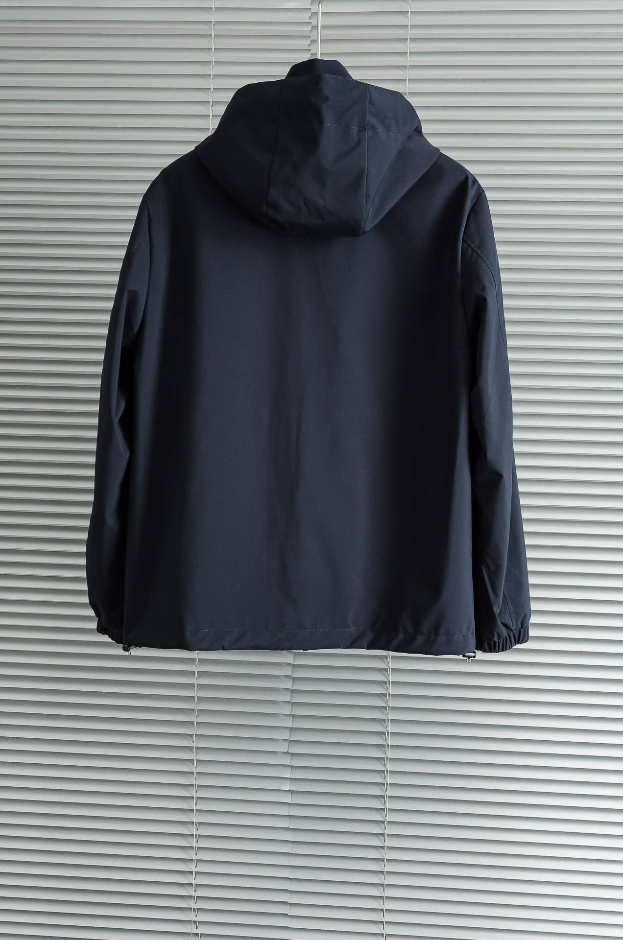 Pra*da 普拉达2025新品，可拆卸连帽防水夹克外套，同步官网发售！原厂代工出品，该款夹克外层超柔聚