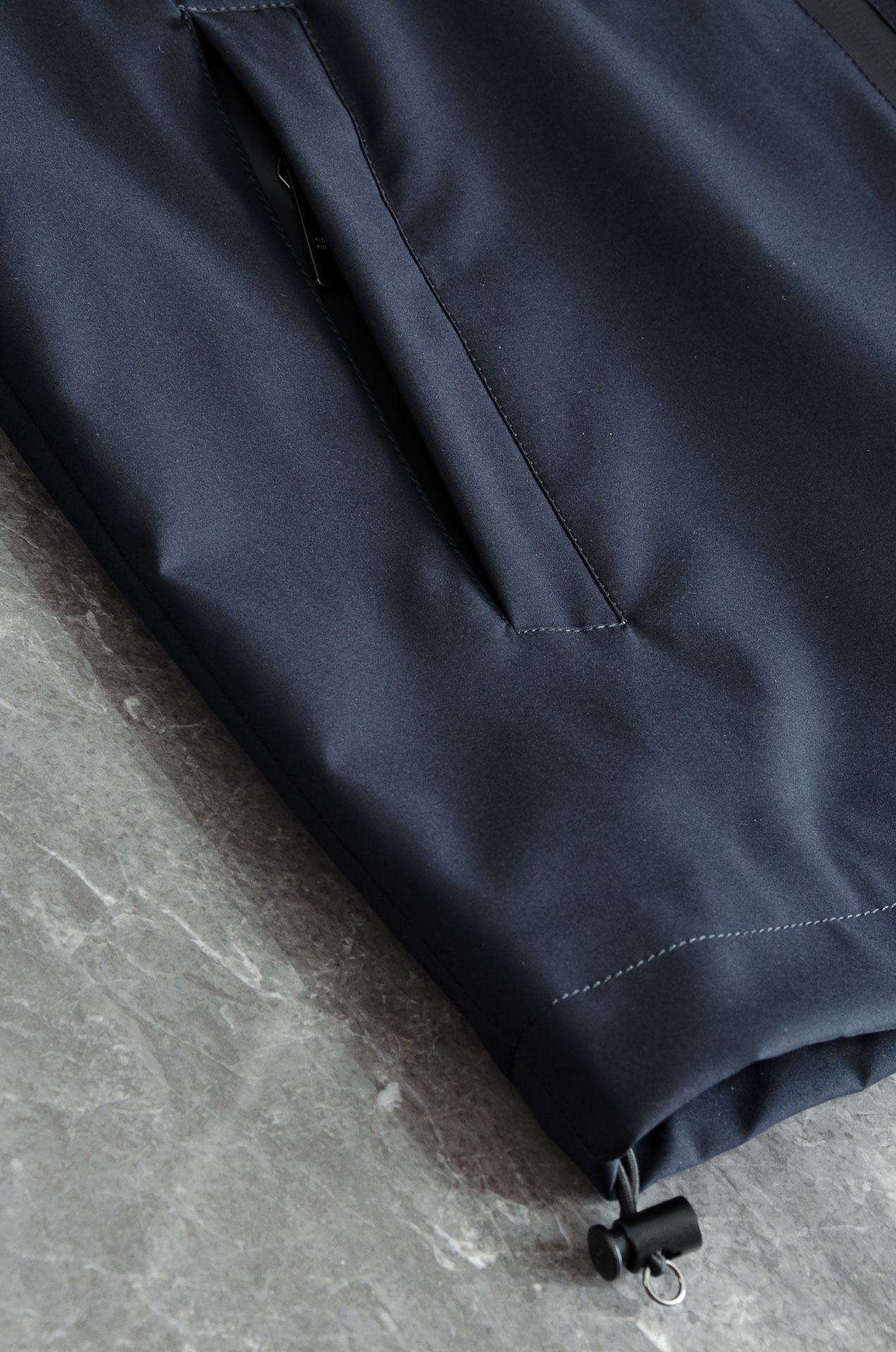 Pra*da 普拉达2025新品，可拆卸连帽防水夹克外套，同步官网发售！原厂代工出品，该款夹克外层超柔聚