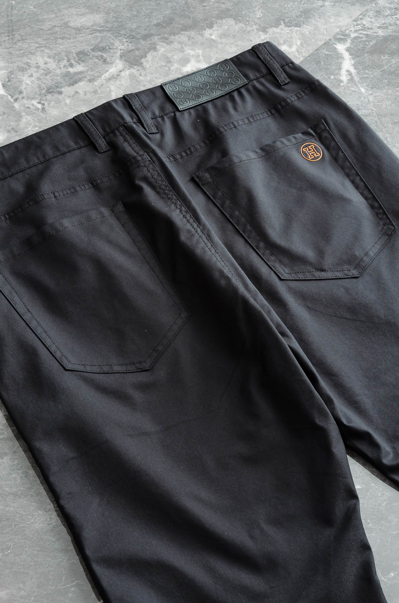 HERMES 25ss春夏轻奢时尚定制休闲西裤,简洁干练的风格,精致卓越的品质男装,每款的设计点
