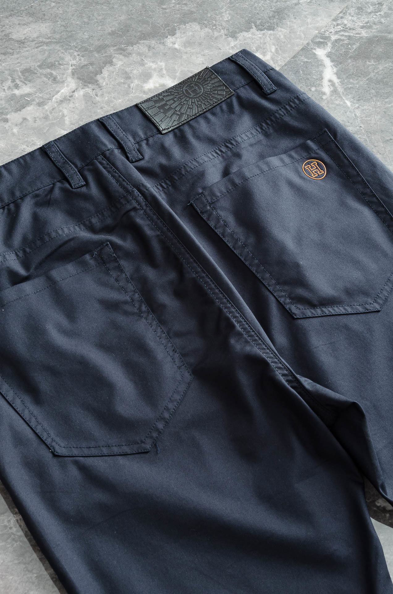 HERMES 25ss春夏轻奢时尚定制休闲西裤,简洁干练的风格,精致卓越的品质男装,每款的设计点