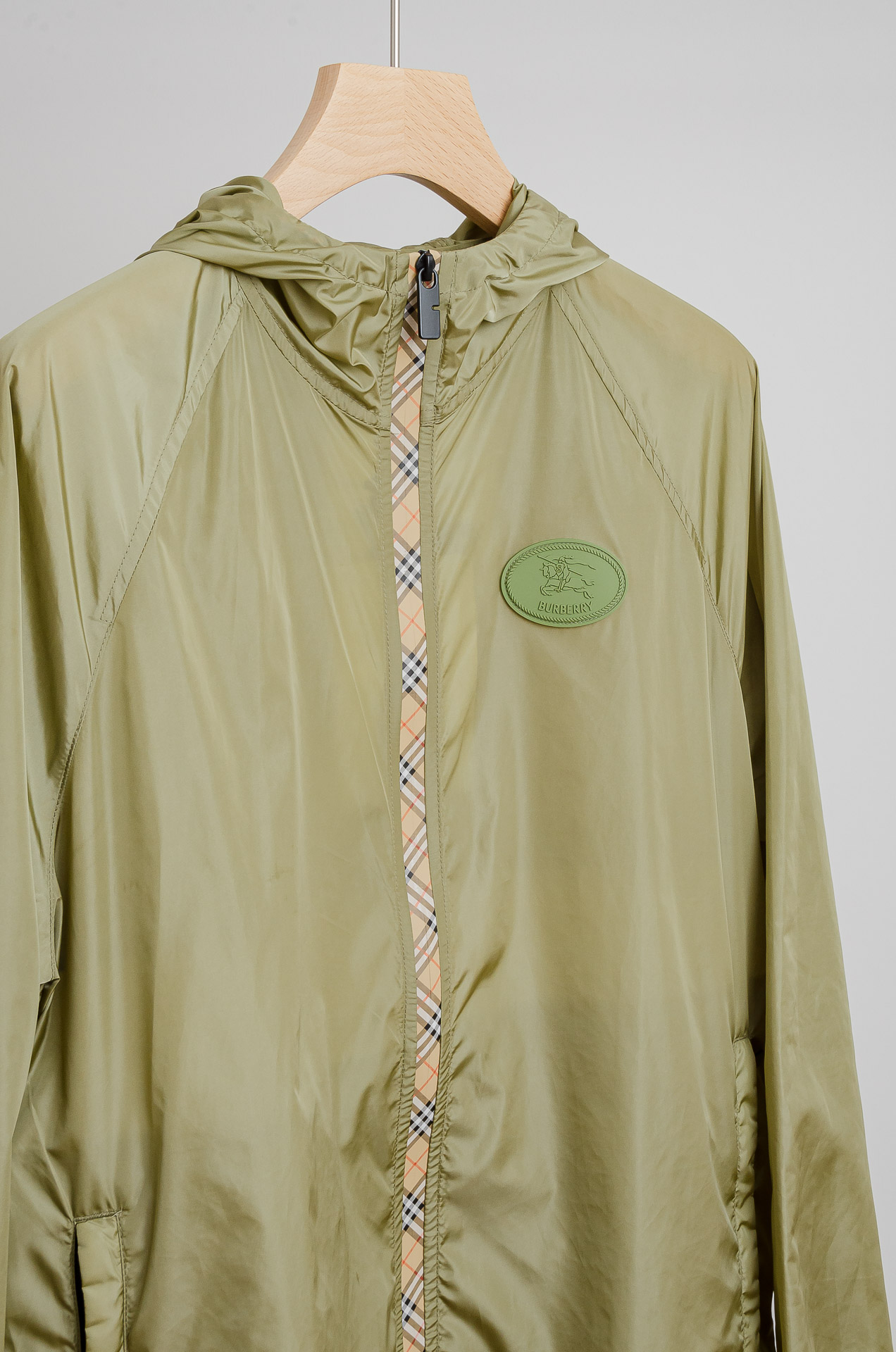 ☀️☀️BBR 巴宝莉2025男士夹克防晒服#全新户外轻薄防晒外套上线，整体超前时髦的设计，打破设计师以