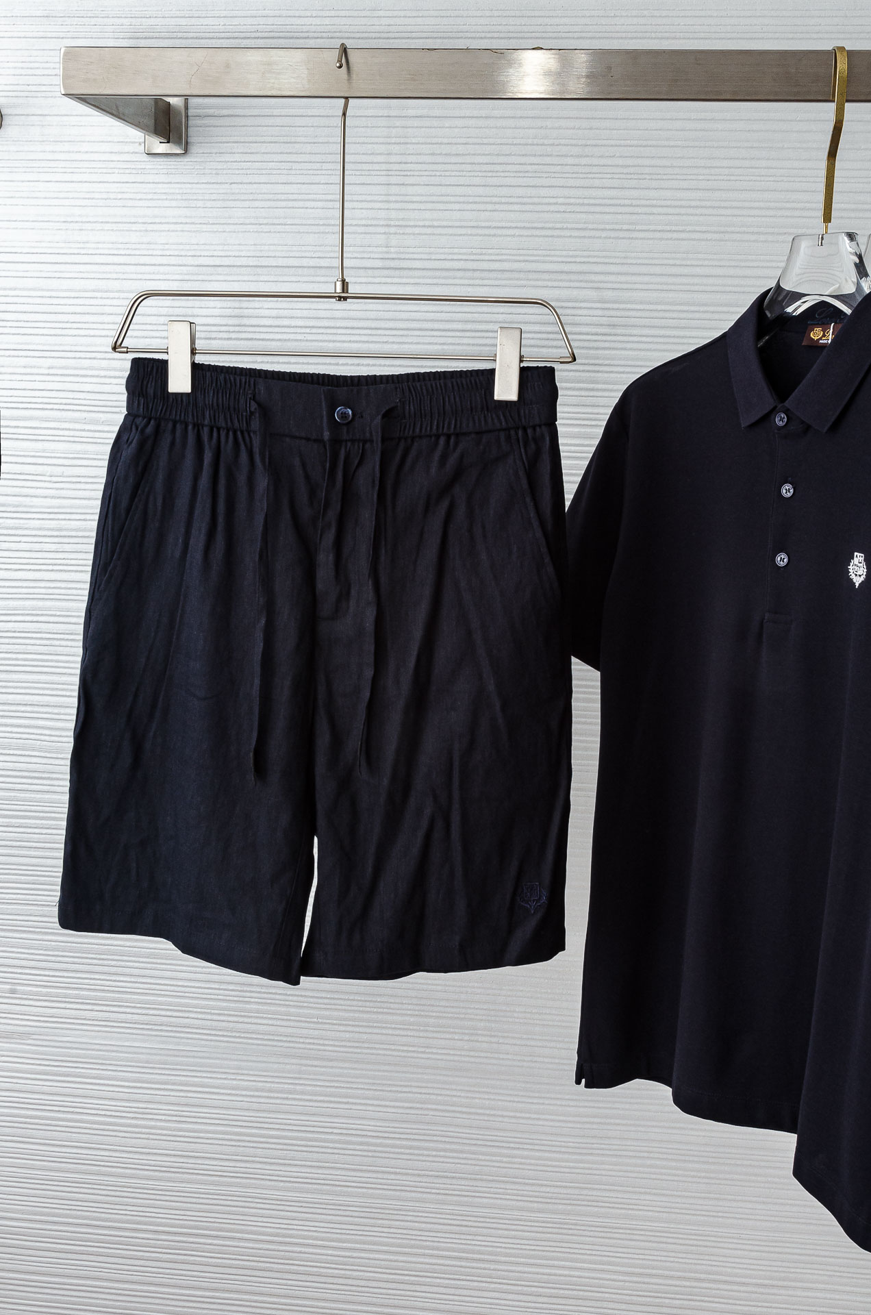 Luxurious Leaf Fabric Queen’s Recreational Shorts for Ultimate Cooling Comfort - 图片 1