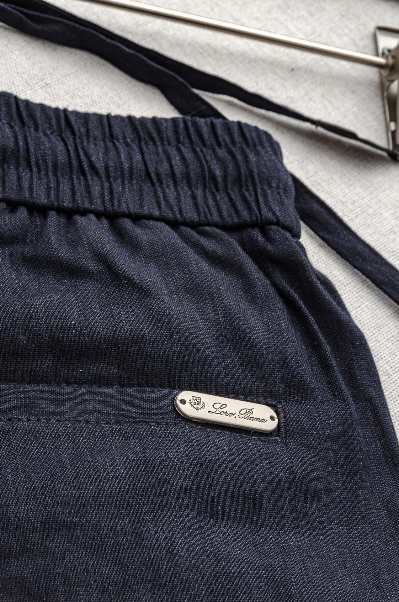 Luxurious Leaf Fabric Queen’s Recreational Shorts for Ultimate Cooling Comfort - 图片 9