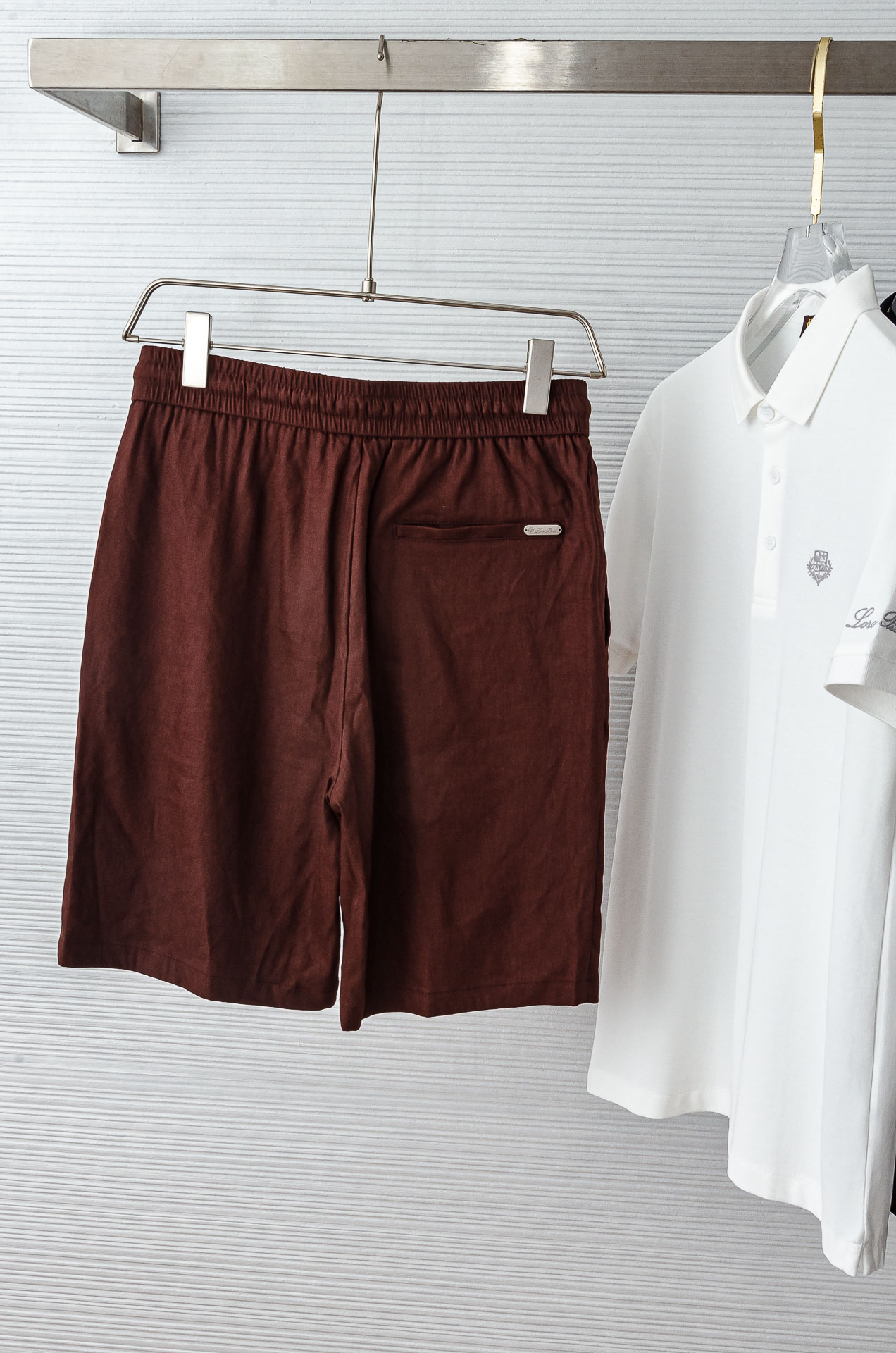 Luxurious Leaf Fabric Queen’s Recreational Shorts for Ultimate Cool Comfort - 图片 2