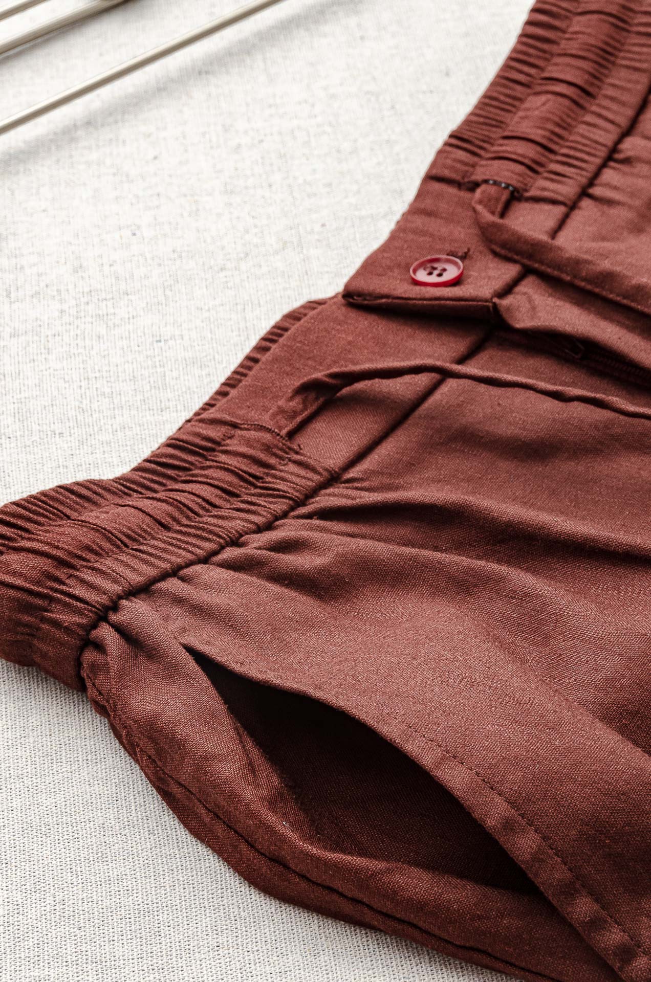 Luxurious Leaf Fabric Queen’s Recreational Shorts for Ultimate Cool Comfort - 图片 7