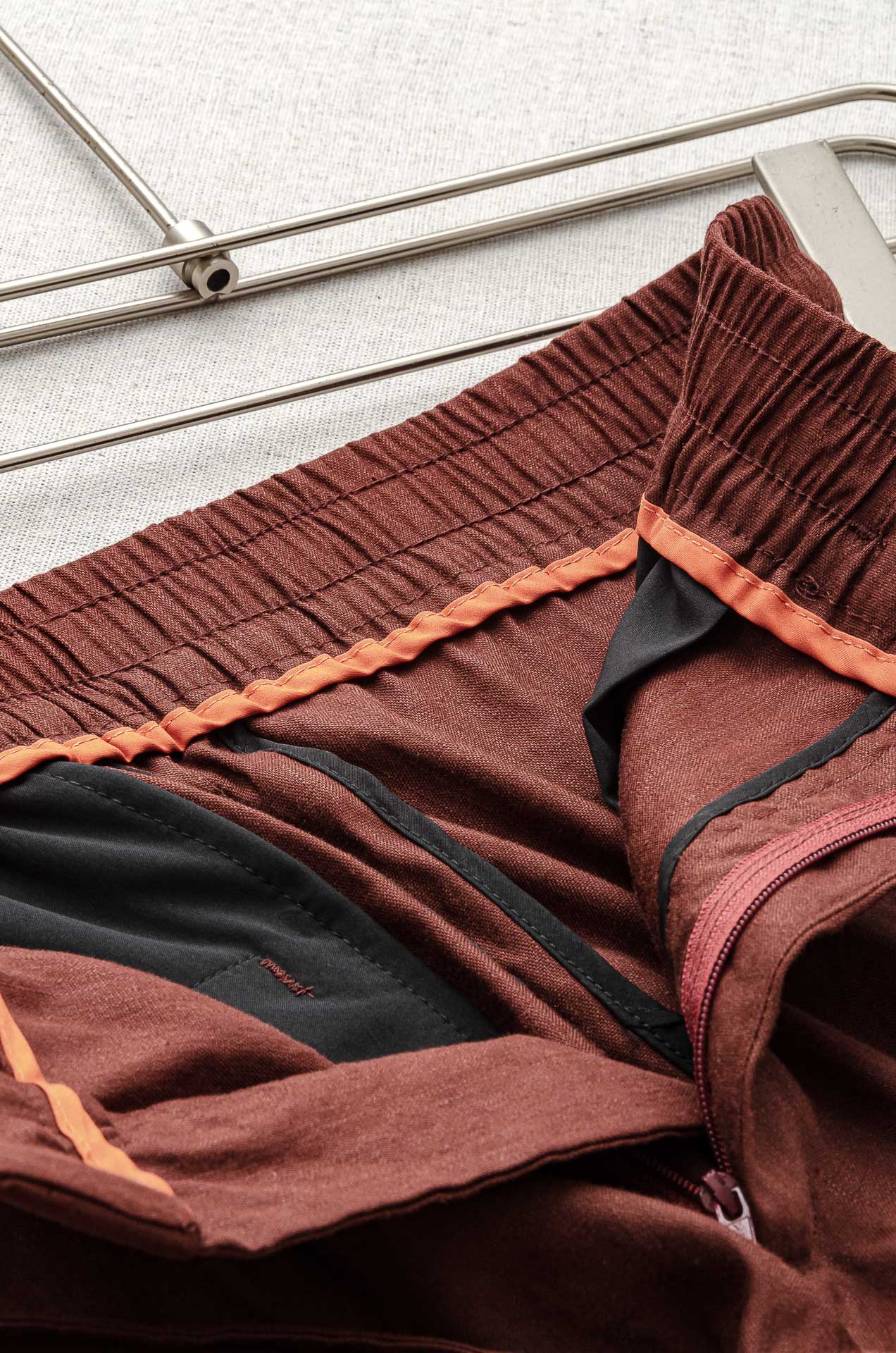 Luxurious Leaf Fabric Queen’s Recreational Shorts for Ultimate Cool Comfort - 图片 9
