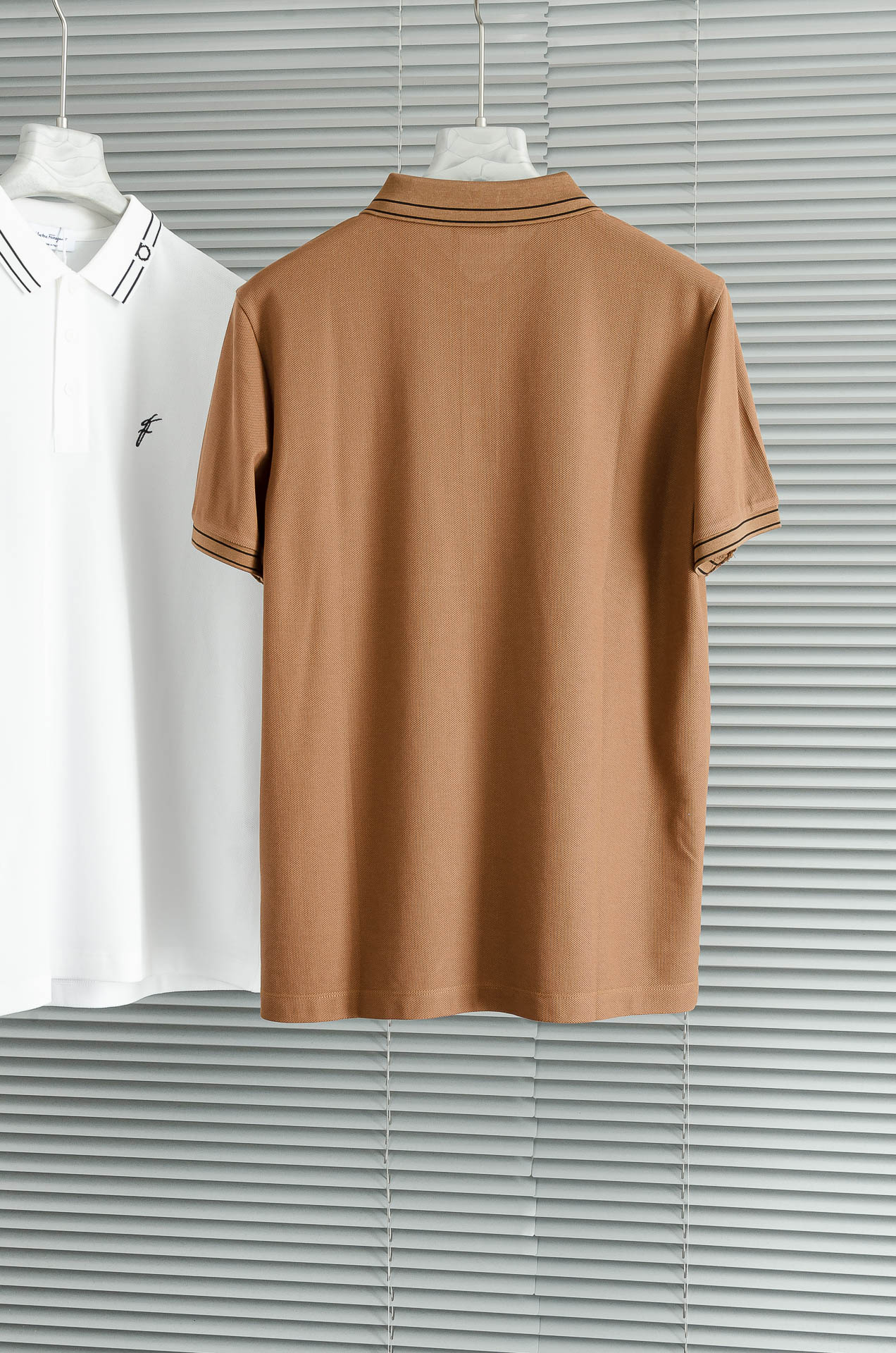 Ferragamo 菲拉格慕2025ss 会呼吸的面料100%皮马棉胸前标志性刺绣装饰男士圆领短袖T恤衫