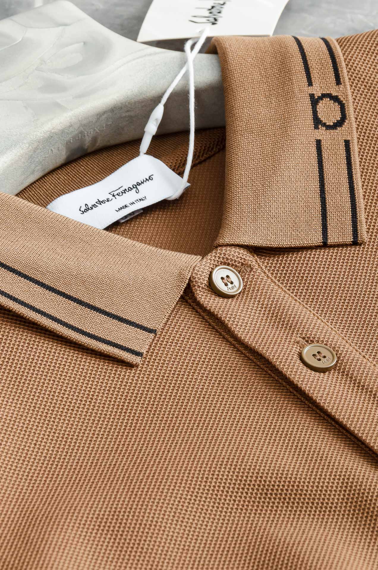 Ferragamo 菲拉格慕2025ss 会呼吸的面料100%皮马棉胸前标志性刺绣装饰男士圆领短袖T恤衫