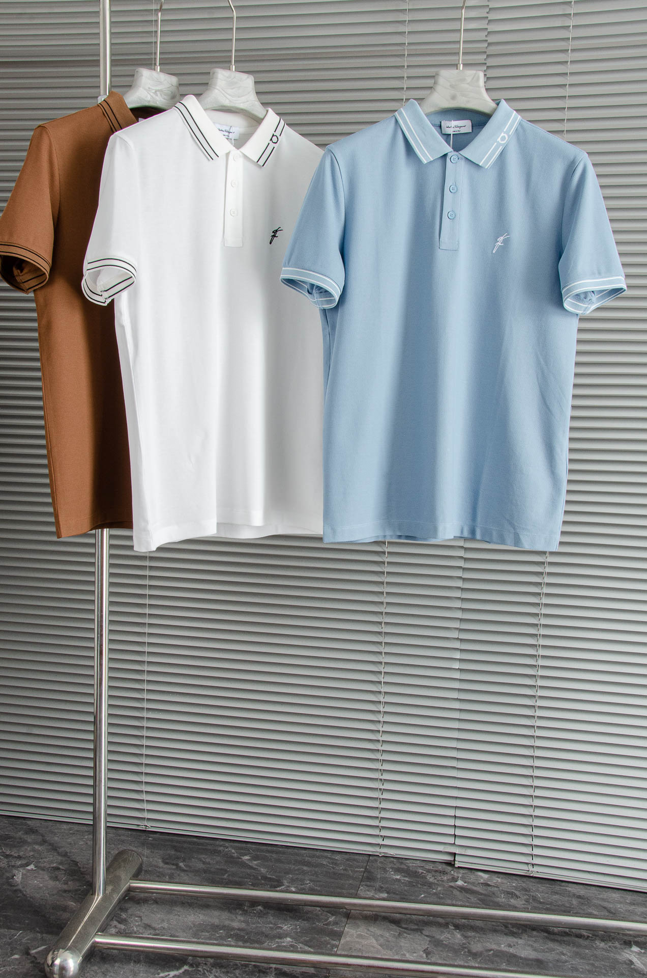 Ferragamo菲拉格慕2025ss 会呼吸的面料100%皮马棉胸前标志性刺绣装饰男士圆领短袖T恤衫#