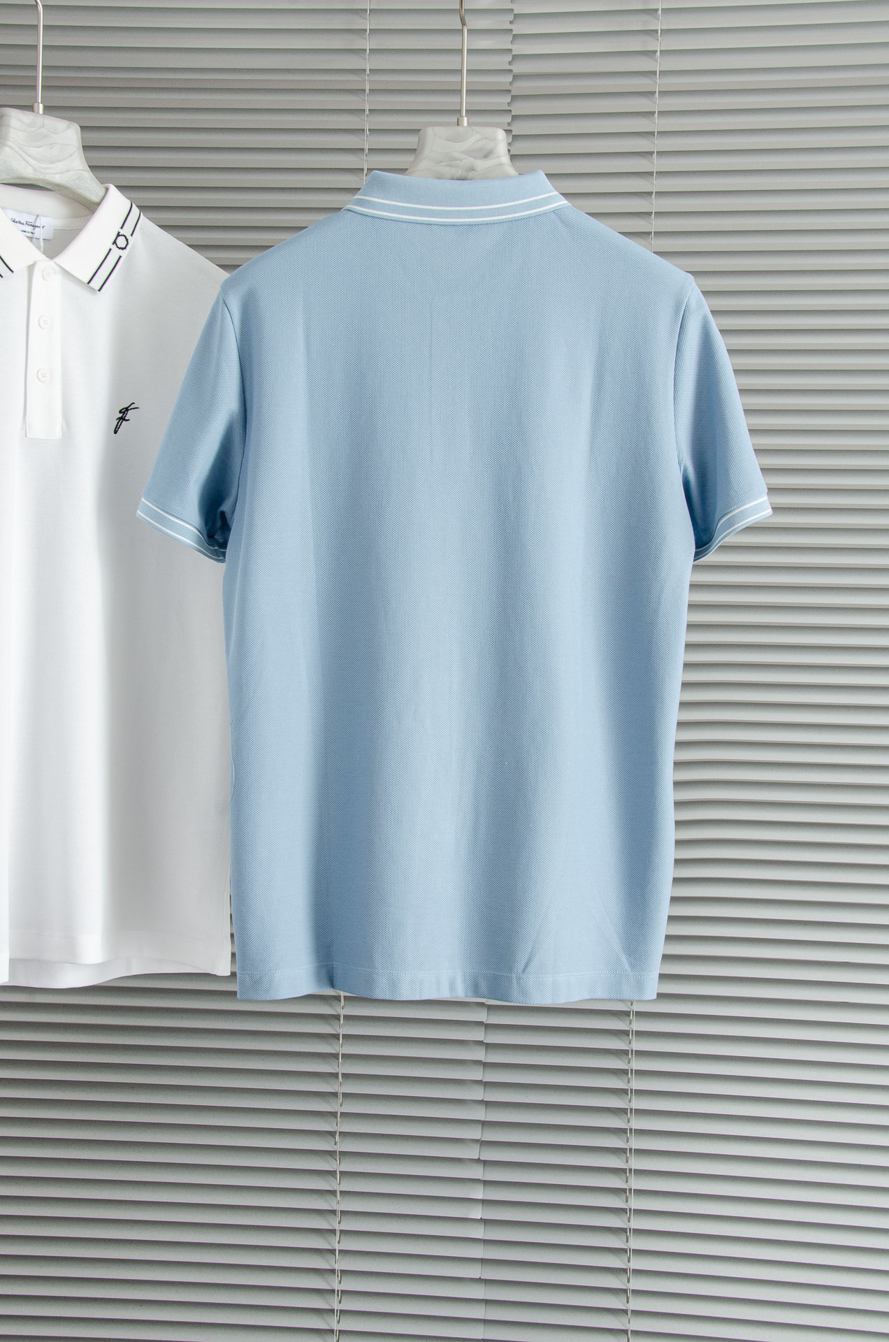 Ferragamo菲拉格慕2025ss 会呼吸的面料100%皮马棉胸前标志性刺绣装饰男士圆领短袖T恤衫#