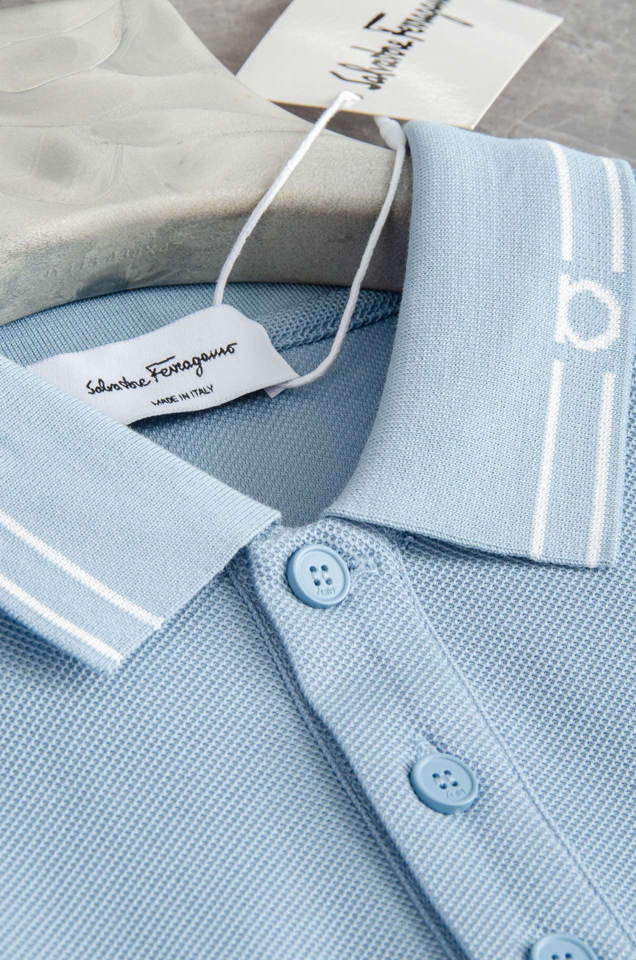 Ferragamo菲拉格慕2025ss 会呼吸的面料100%皮马棉胸前标志性刺绣装饰男士圆领短袖T恤衫#