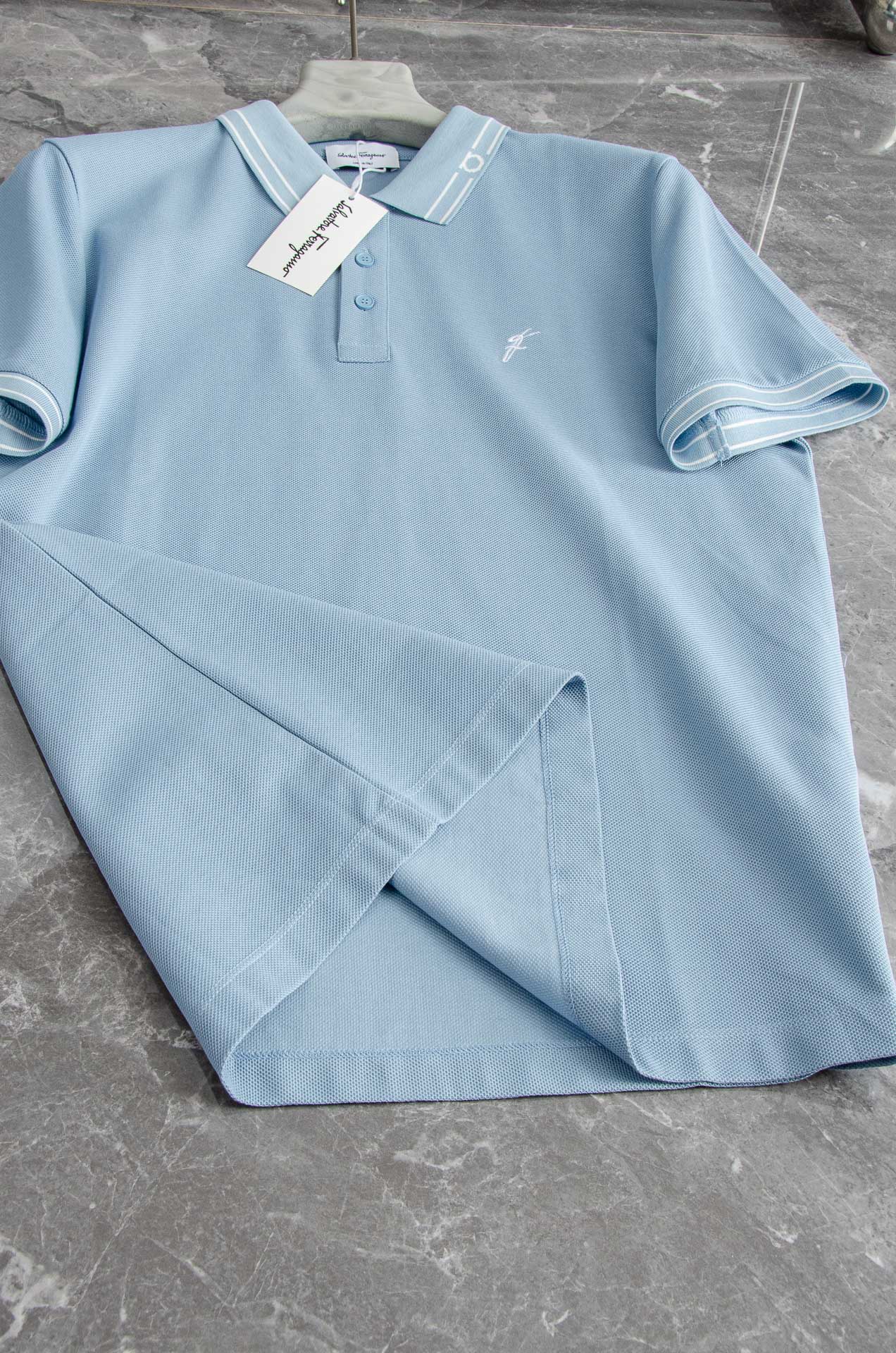 Ferragamo菲拉格慕2025ss 会呼吸的面料100%皮马棉胸前标志性刺绣装饰男士圆领短袖T恤衫#