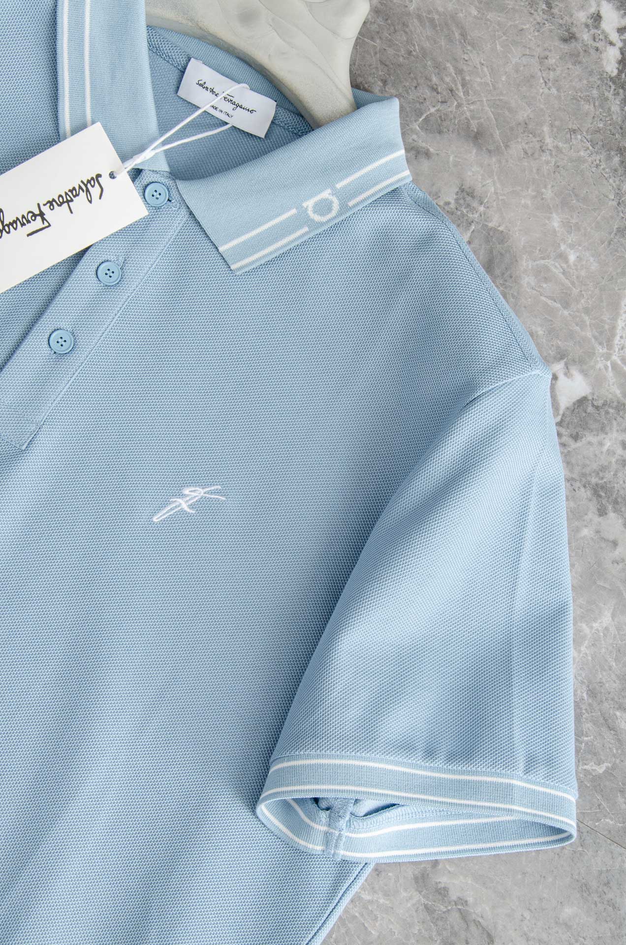 Ferragamo菲拉格慕2025ss 会呼吸的面料100%皮马棉胸前标志性刺绣装饰男士圆领短袖T恤衫#