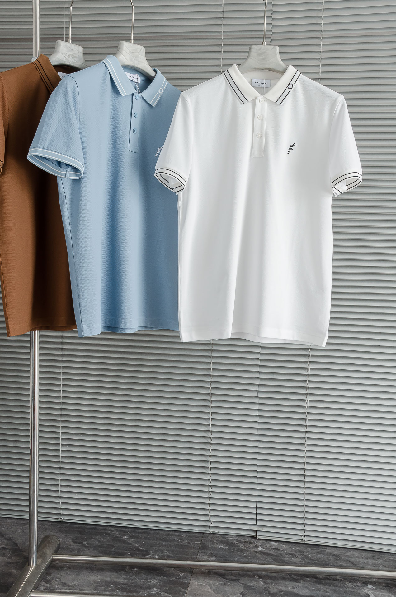 Ferragamo菲拉格慕2025ss 会呼吸的面料100%皮马棉胸前标志性刺绣装饰男士圆领短袖T恤衫#