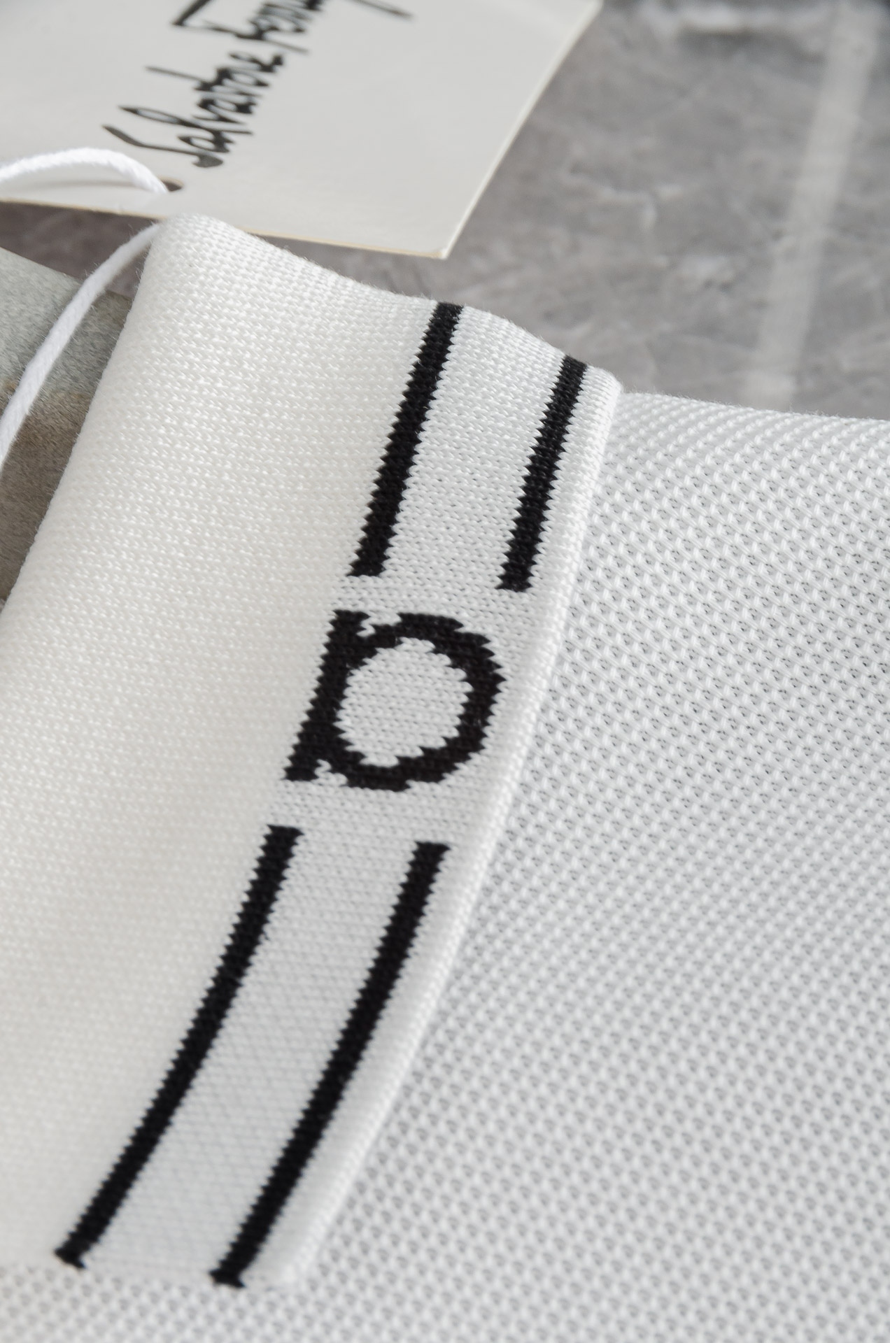 Ferragamo菲拉格慕2025ss 会呼吸的面料100%皮马棉胸前标志性刺绣装饰男士圆领短袖T恤衫#