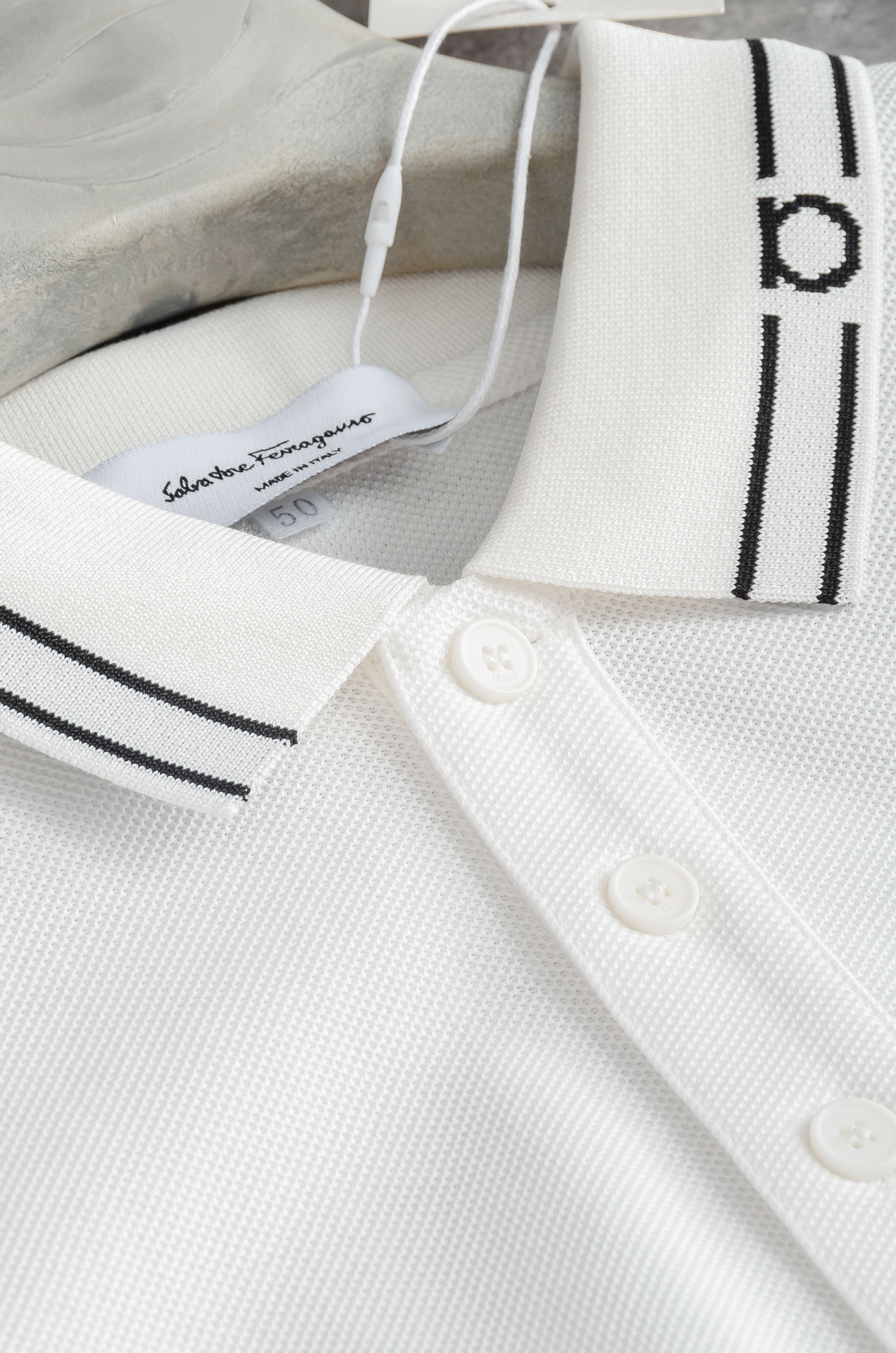 Ferragamo菲拉格慕2025ss 会呼吸的面料100%皮马棉胸前标志性刺绣装饰男士圆领短袖T恤衫#