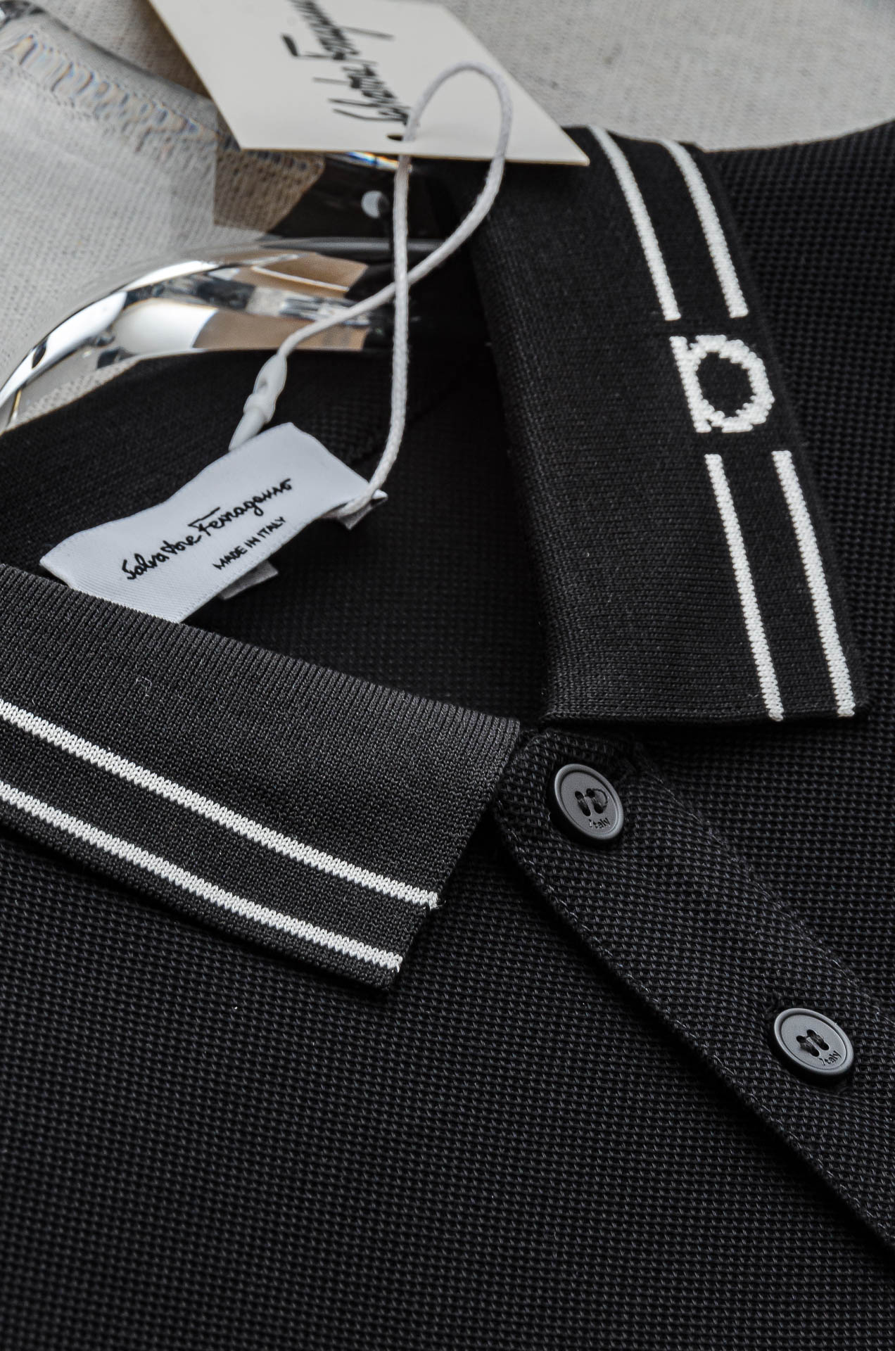 菲拉格慕2025ss 会呼吸的面料100%皮马棉胸前标志性刺绣装饰男士圆领短袖T恤衫#面料精选生长于美国